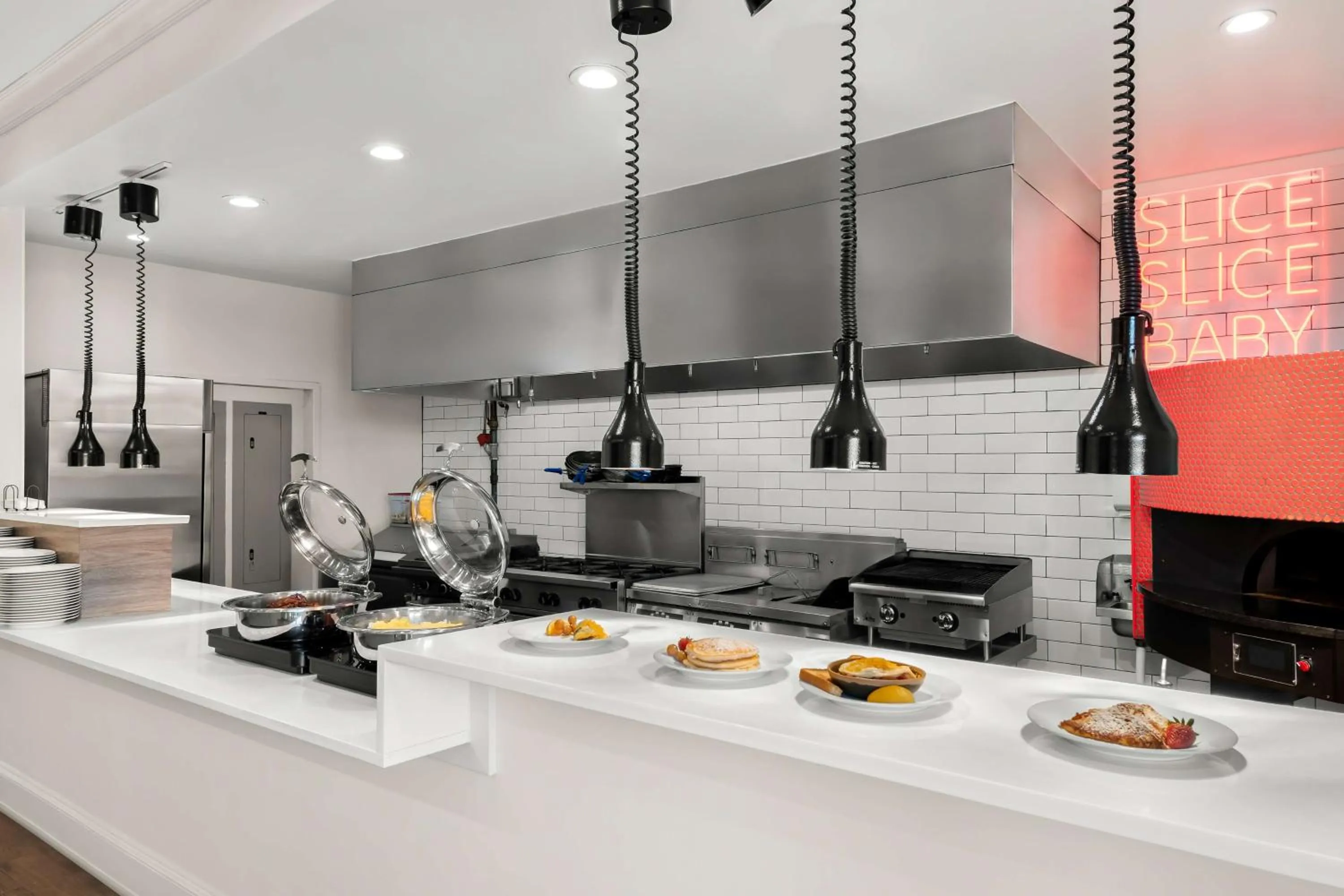 Restaurant/places to eat in Hilton Garden Inn Suffolk Riverfront