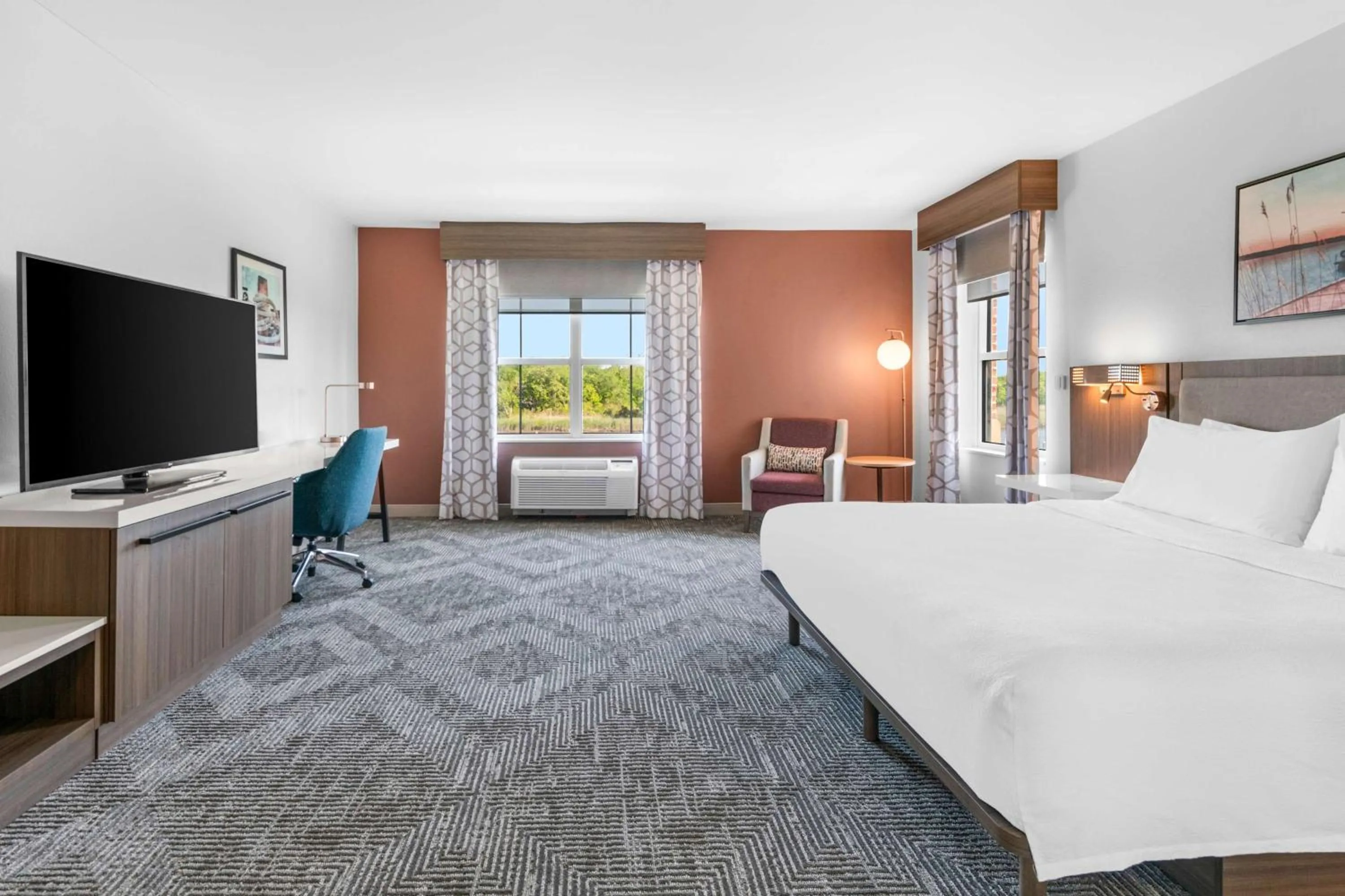 Bed in Hilton Garden Inn Suffolk Riverfront