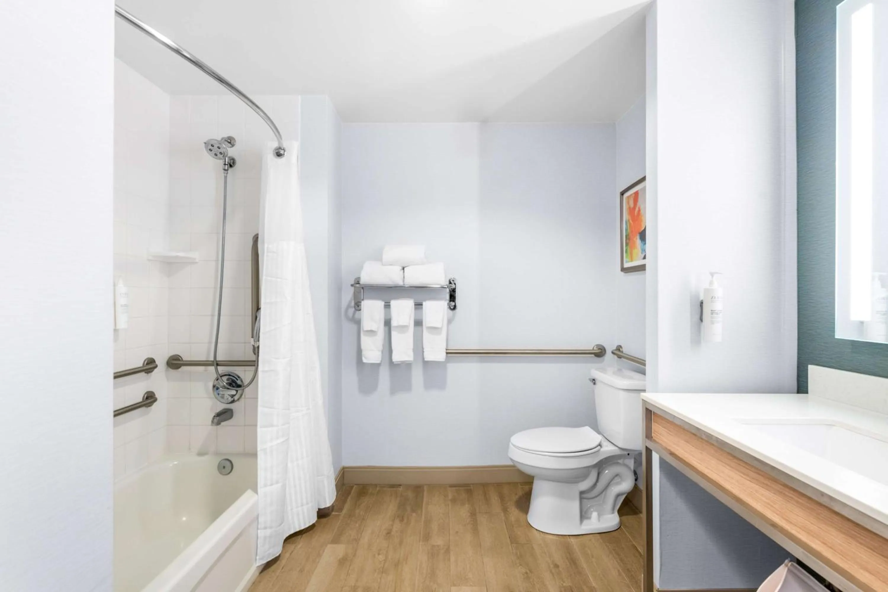 Bathroom in Hilton Garden Inn Suffolk Riverfront