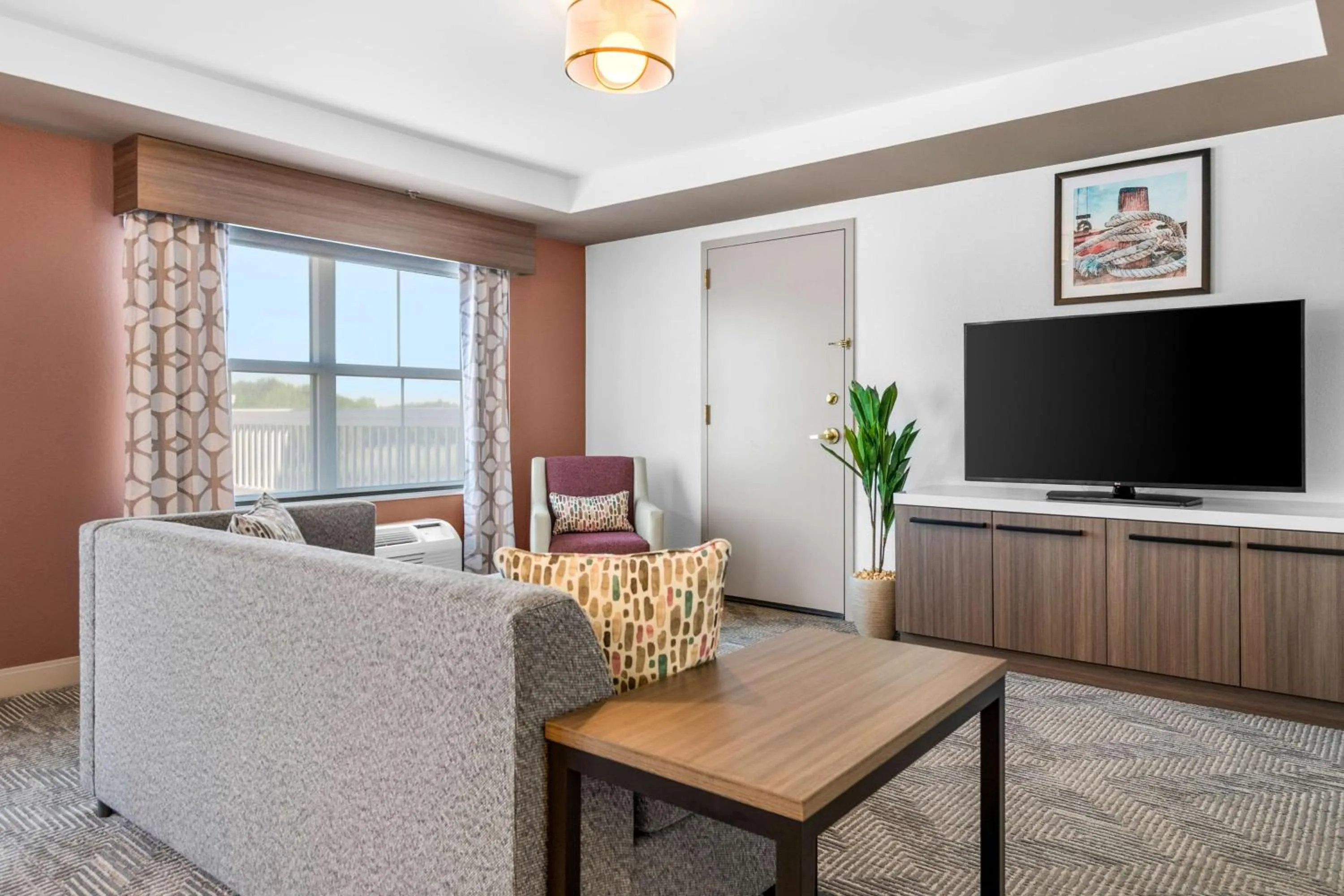 Living room in Hilton Garden Inn Suffolk Riverfront