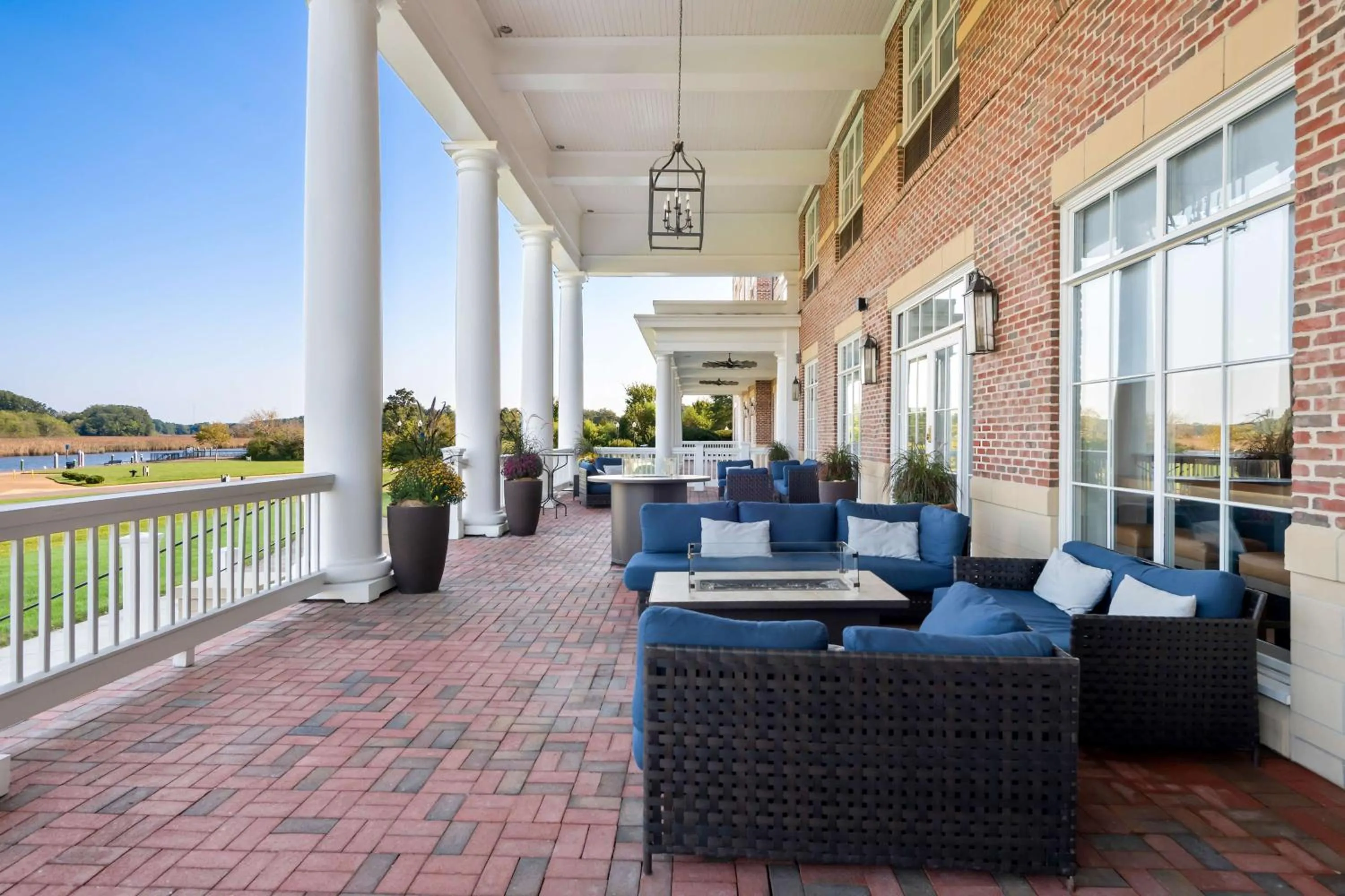 Patio in Hilton Garden Inn Suffolk Riverfront