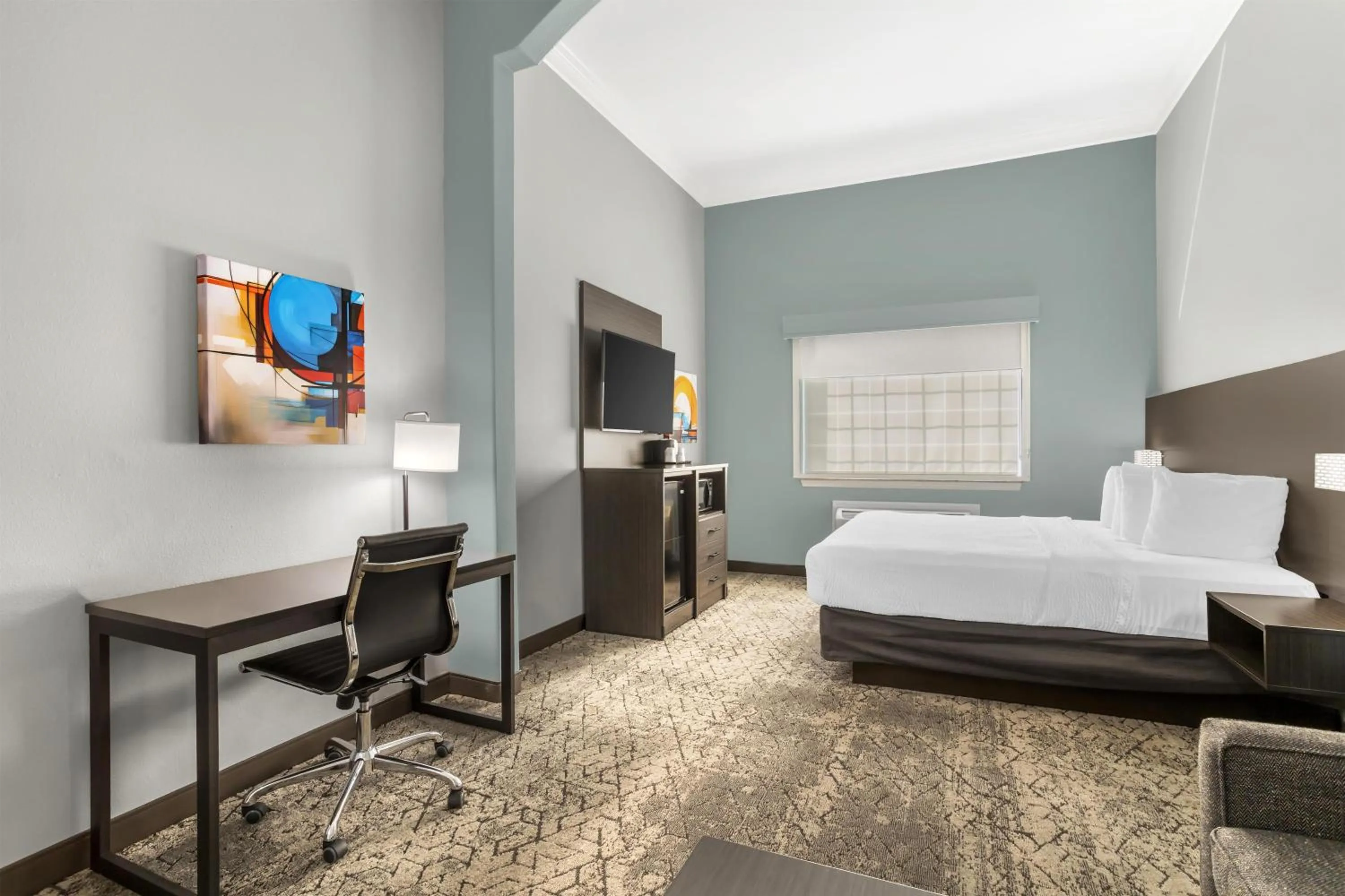 Photo of the whole room, Bed in Best Western Plus New Caney Inn & Suites