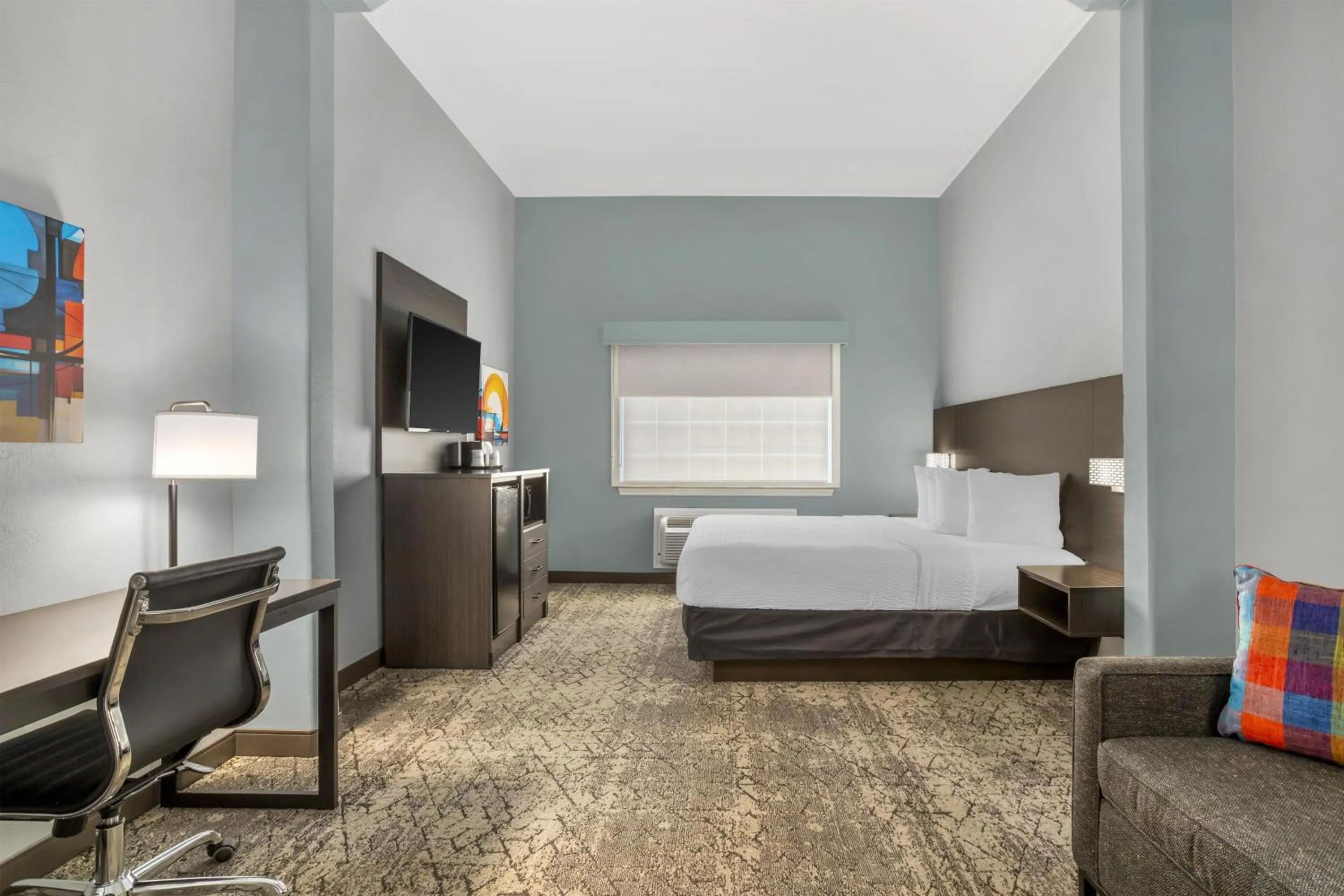 Photo of the whole room, Bed in Best Western Plus New Caney Inn & Suites