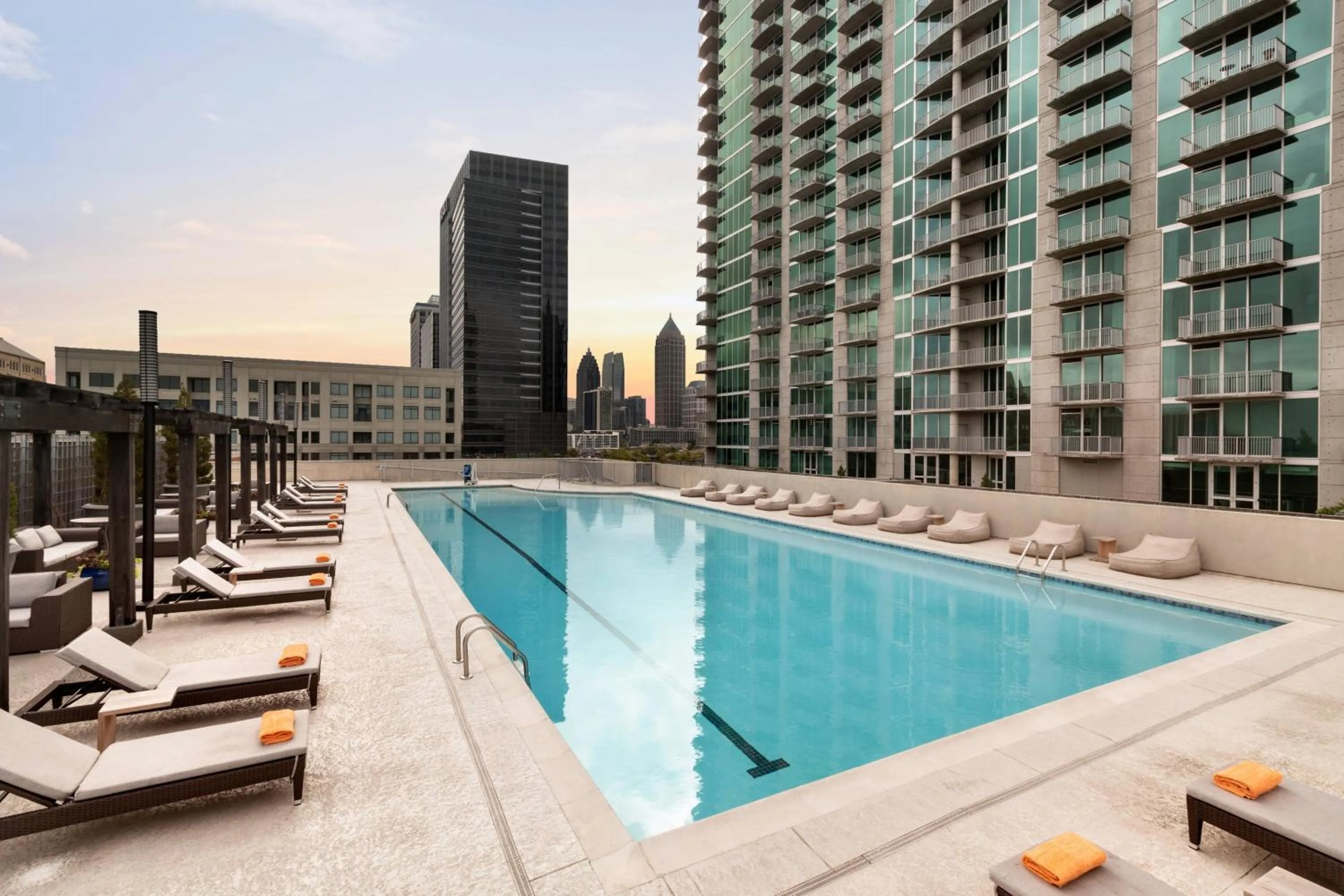 Swimming pool in Twelve Midtown, Autograph Collection