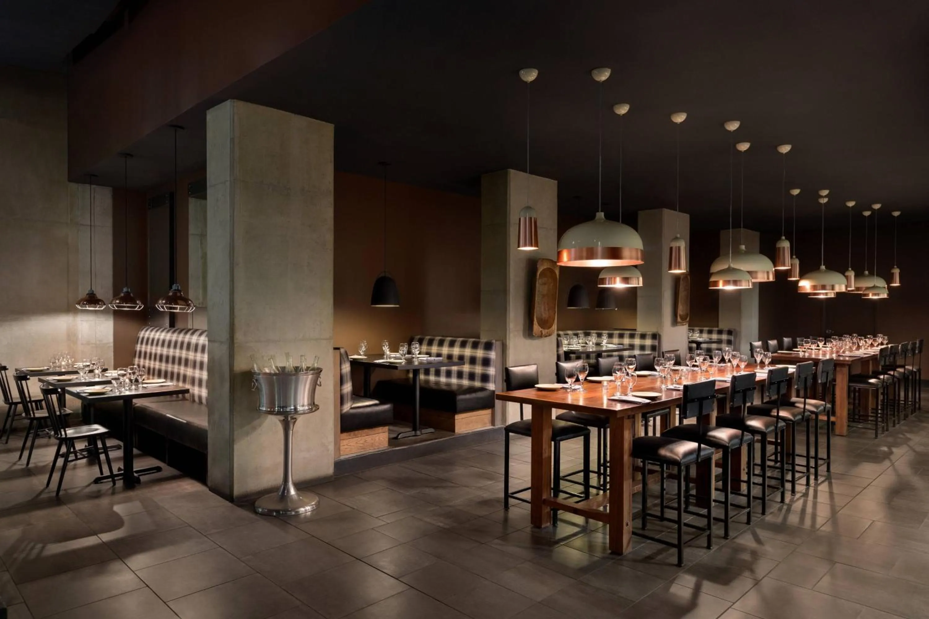 Restaurant/places to eat in Twelve Midtown, Autograph Collection