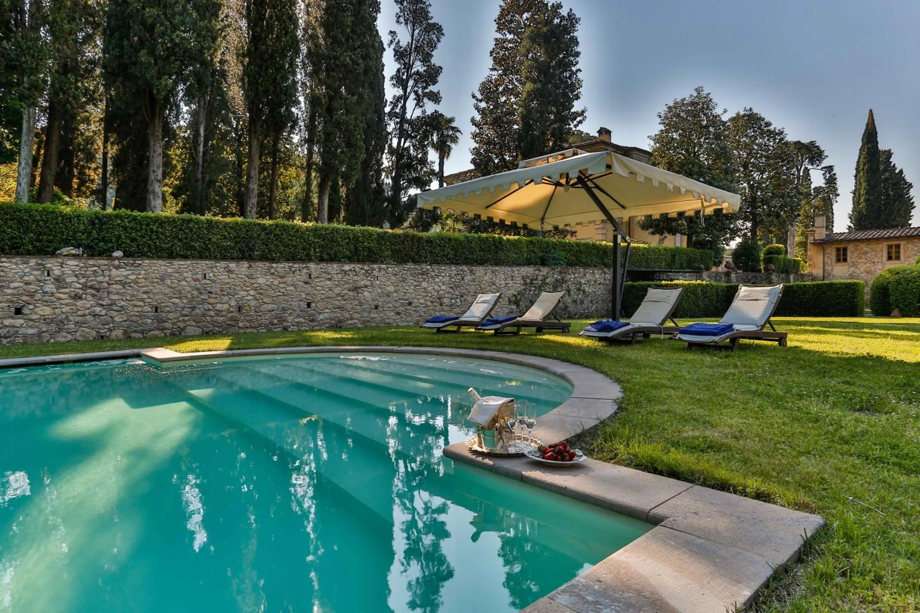 Swimming pool in Coselli 's Collection. Luxury Villas Rental