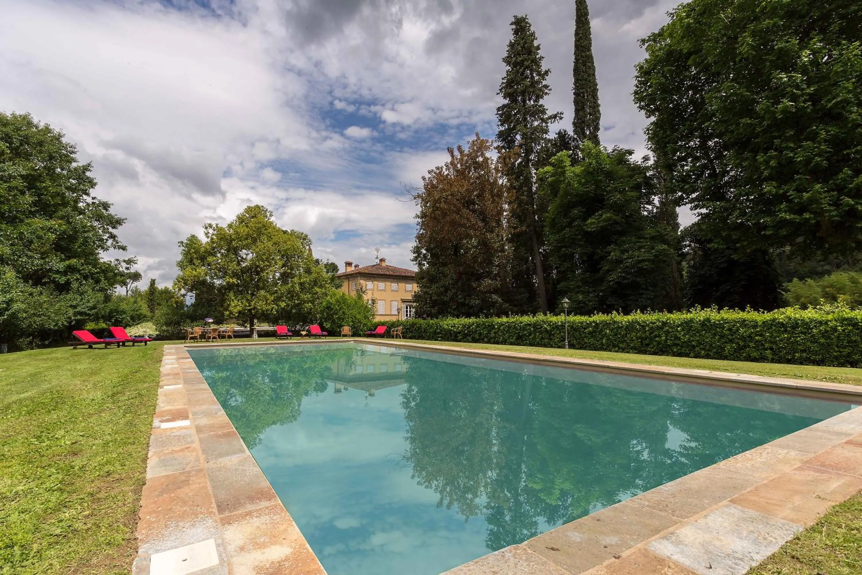 Swimming pool in Coselli 's Collection. Luxury Villas Rental