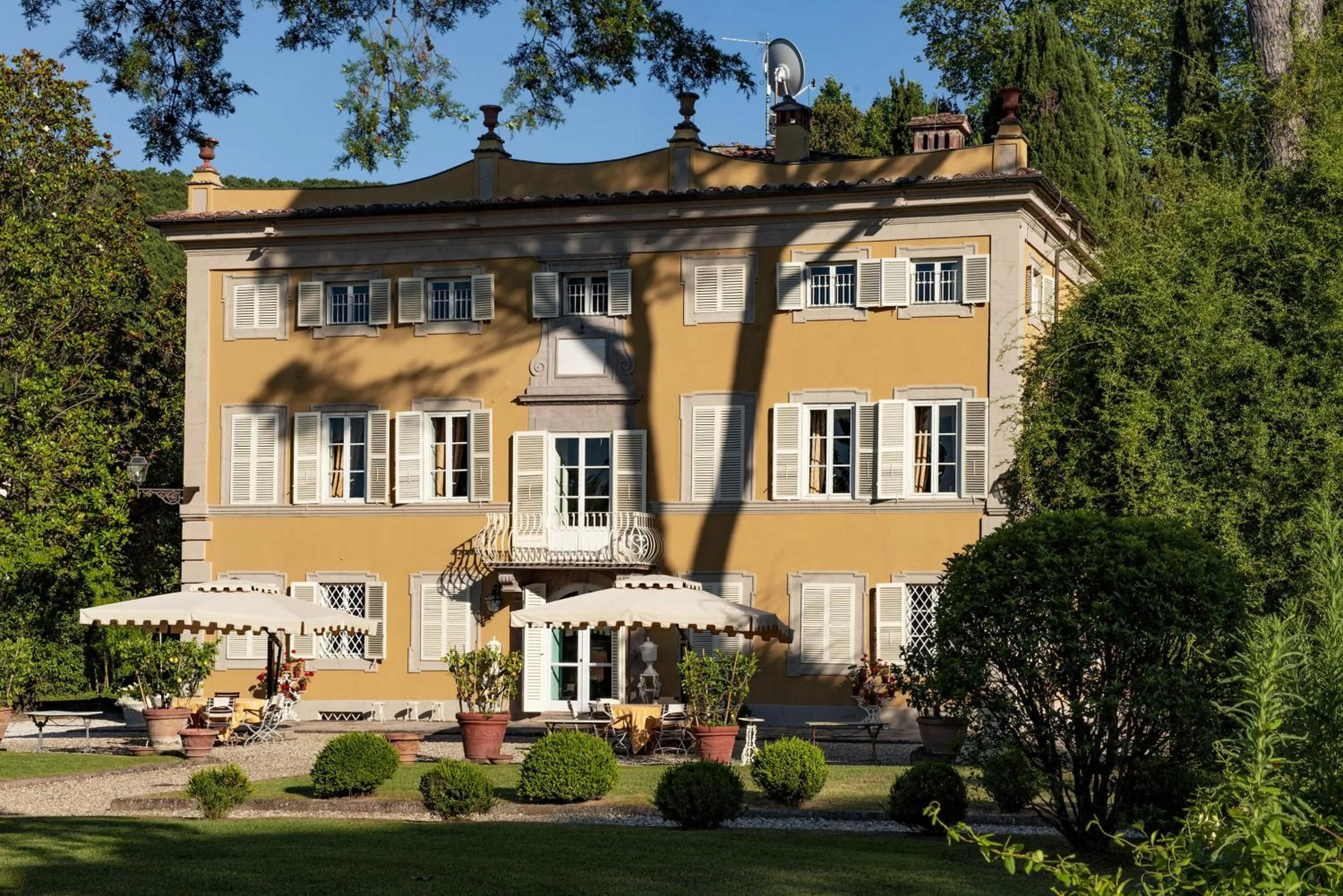 Coselli 's Collection. Luxury Villas Rental