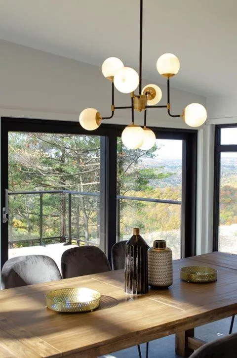 Dining area in Auberge de la Montagne Coupée
