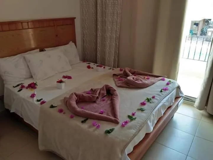Photo of the whole room, Bed in New Yalla Hotel