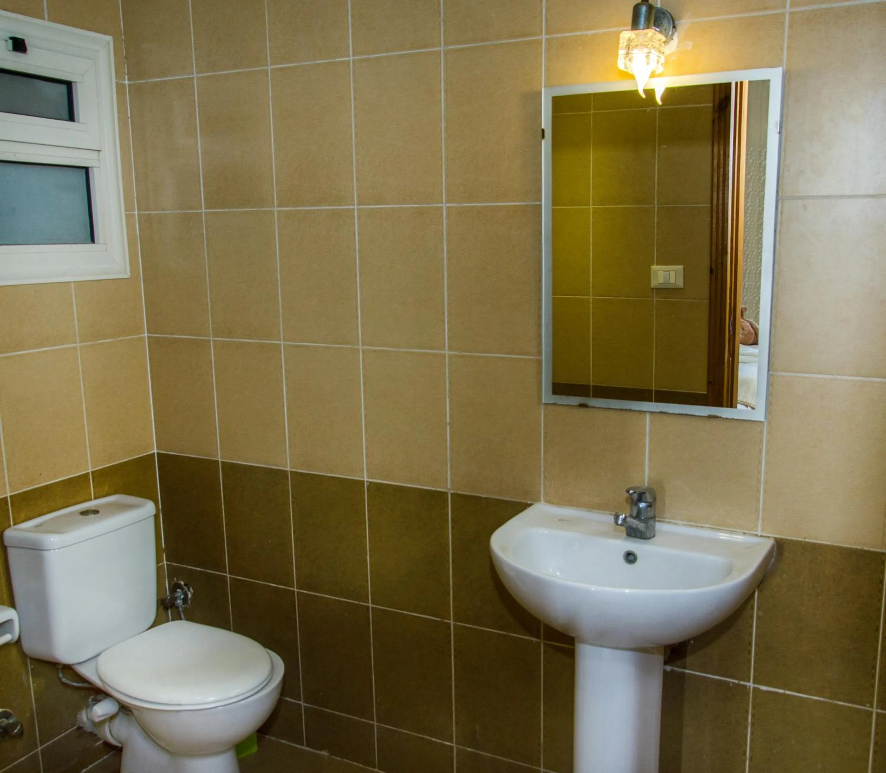 Toilet in New Yalla Hotel