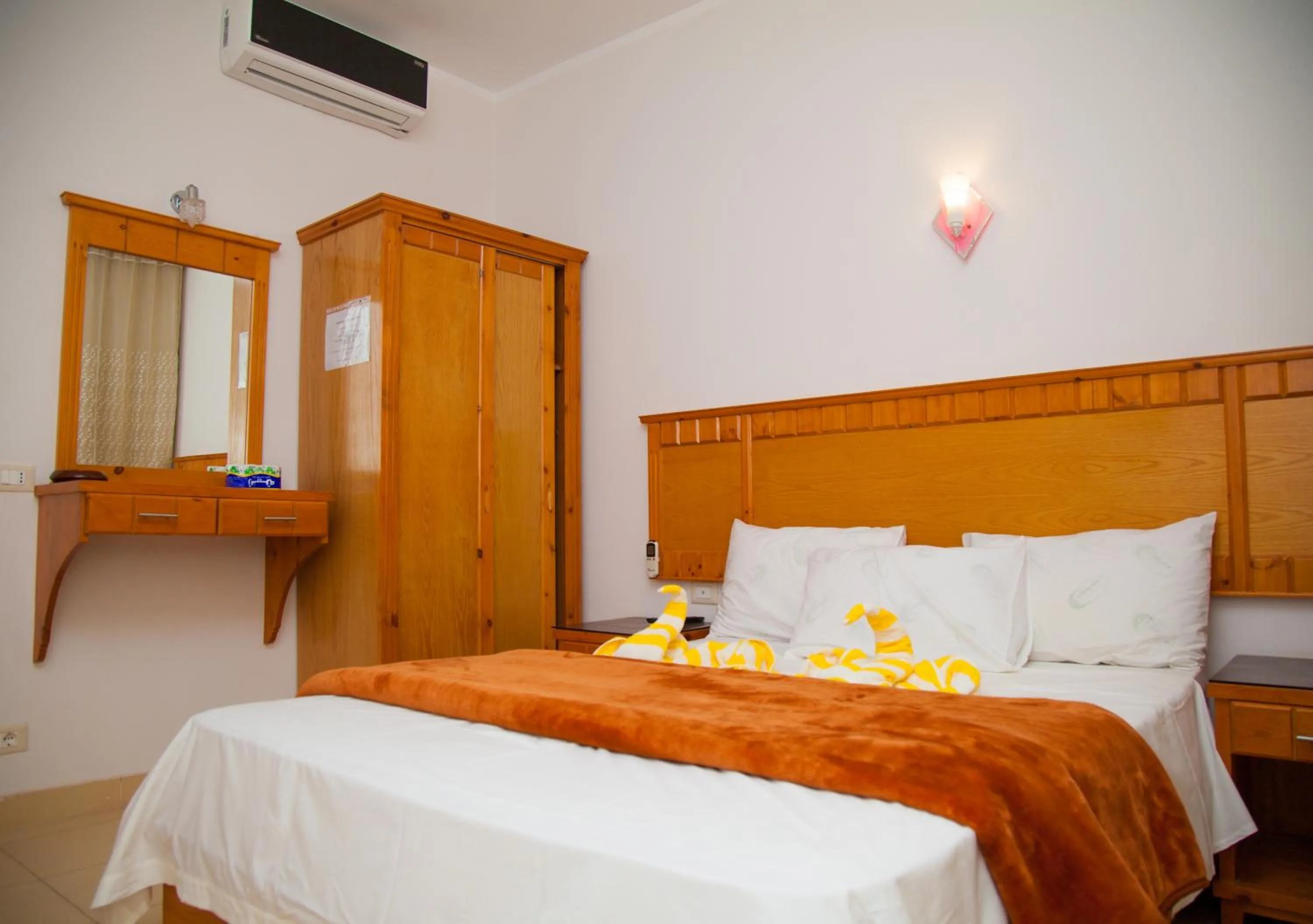 Photo of the whole room, Bed in New Yalla Hotel