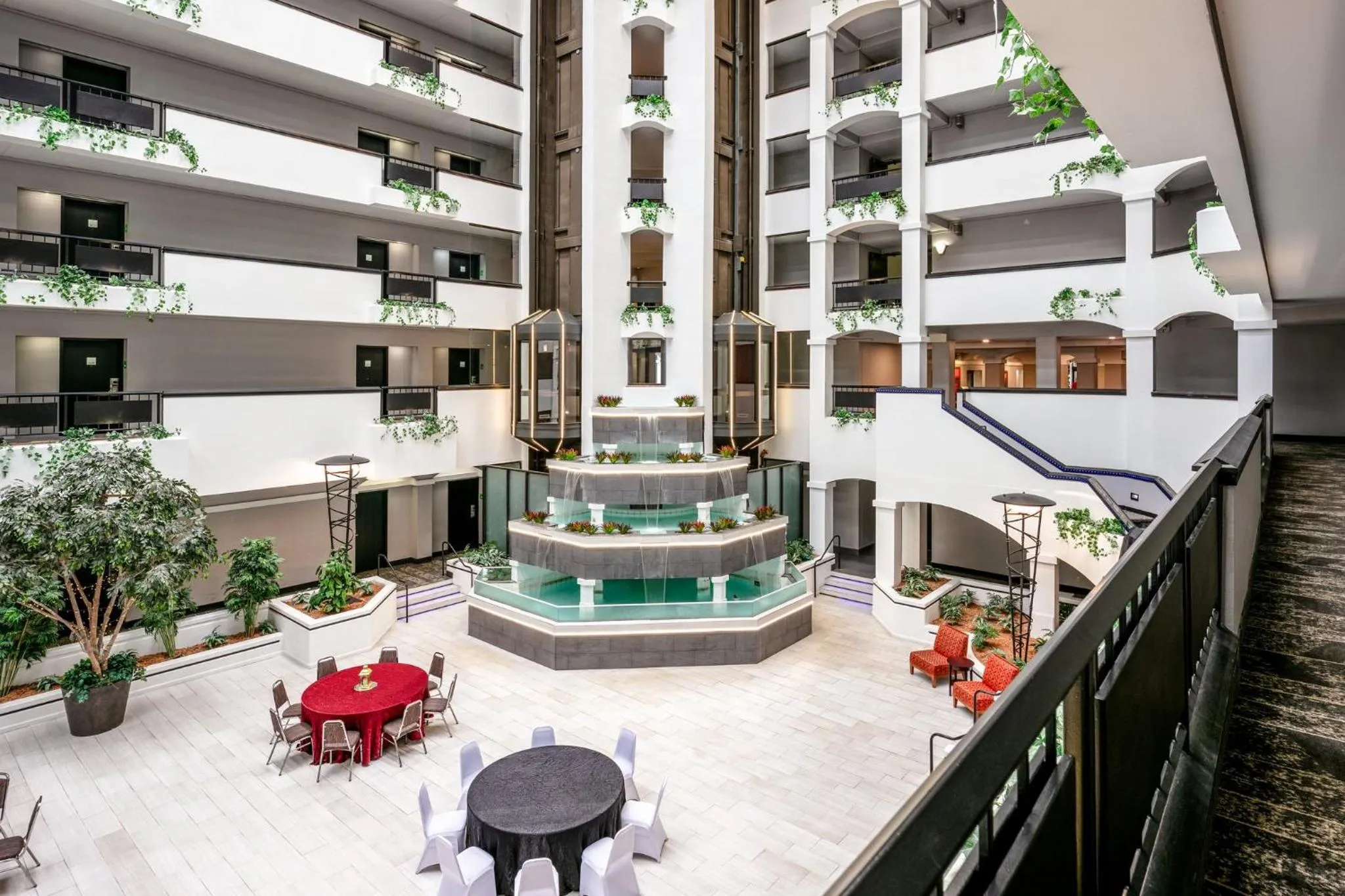 Lobby or reception in Holiday Inn & Suites Springfield - I-44 by IHG