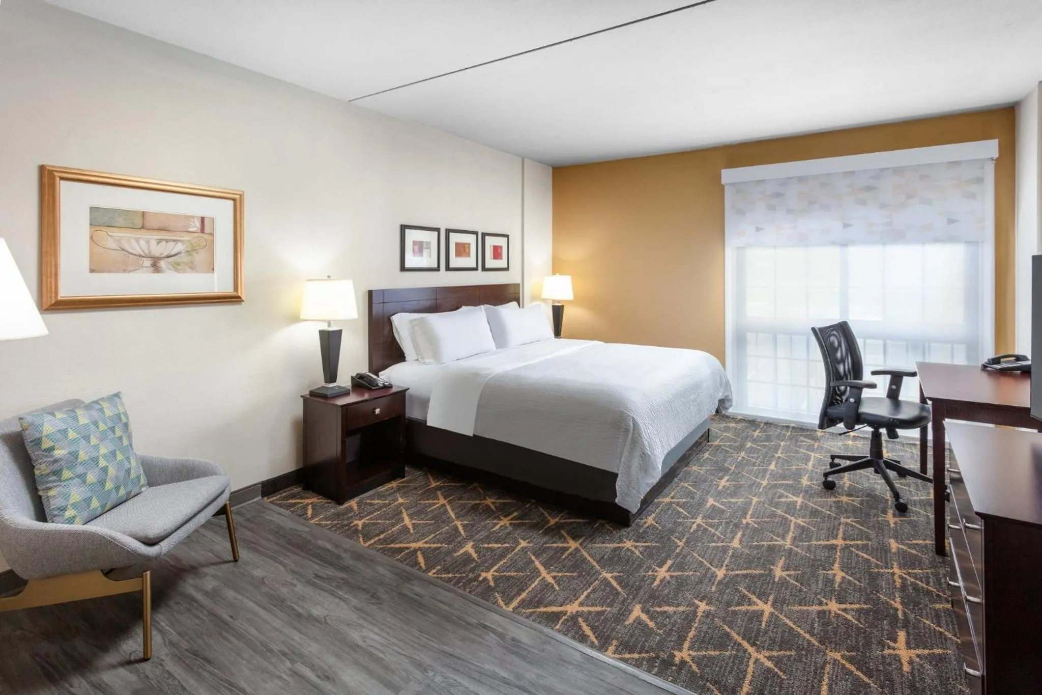 Photo of the whole room, Bed in Holiday Inn & Suites Springfield - I-44 by IHG