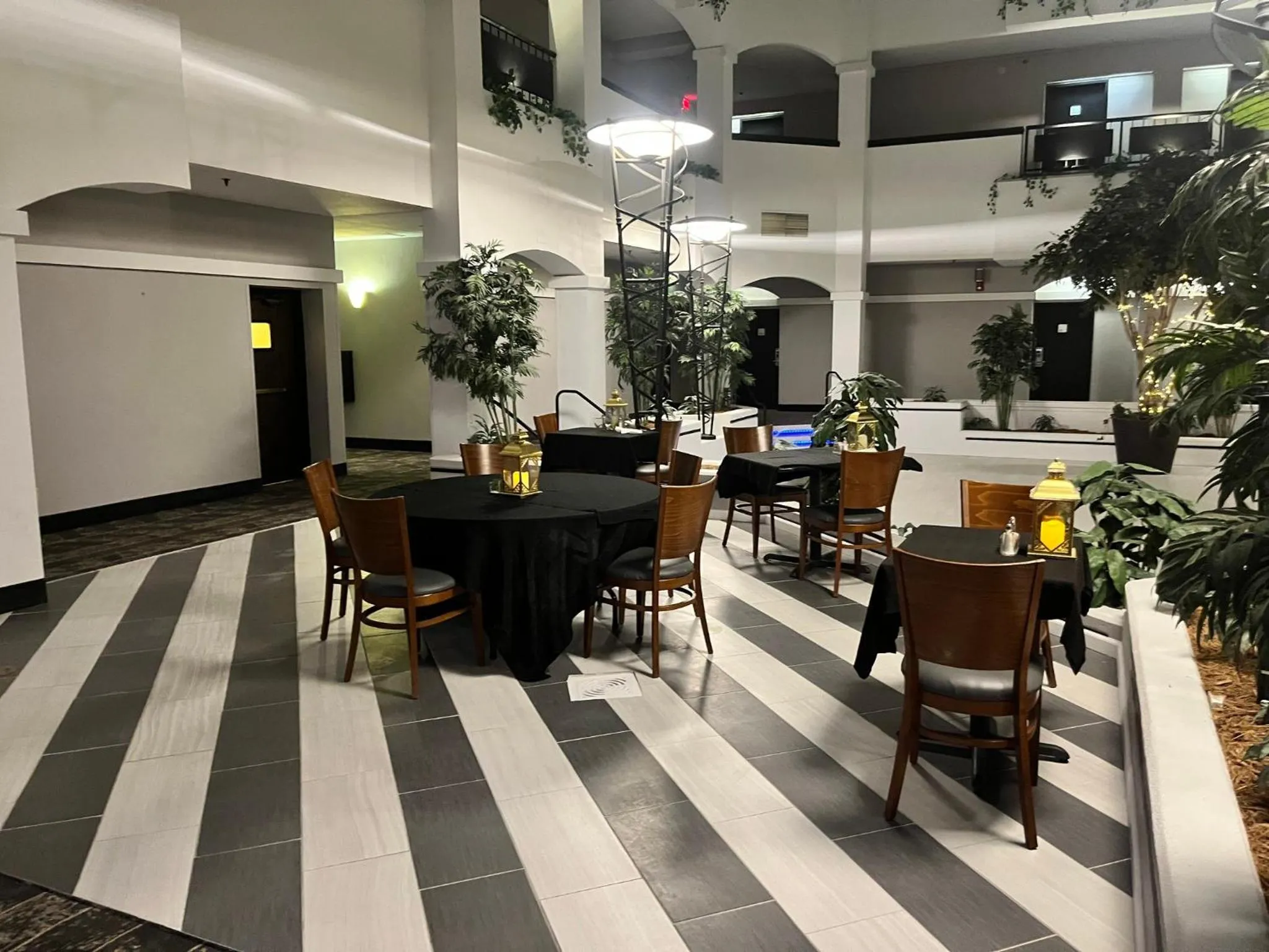 Lounge or bar in Holiday Inn & Suites Springfield - I-44 by IHG