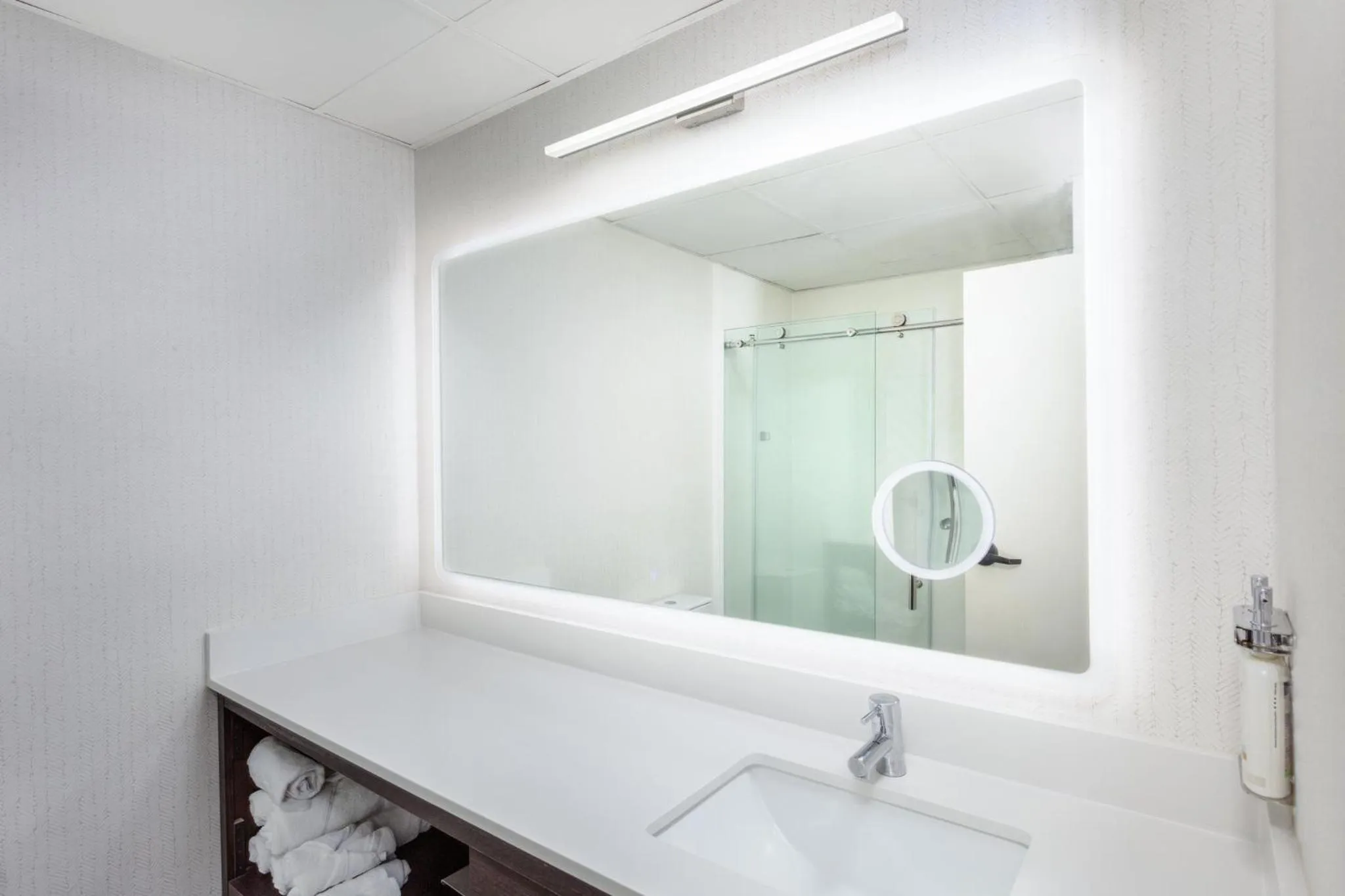 Bathroom in Holiday Inn & Suites Springfield - I-44 by IHG