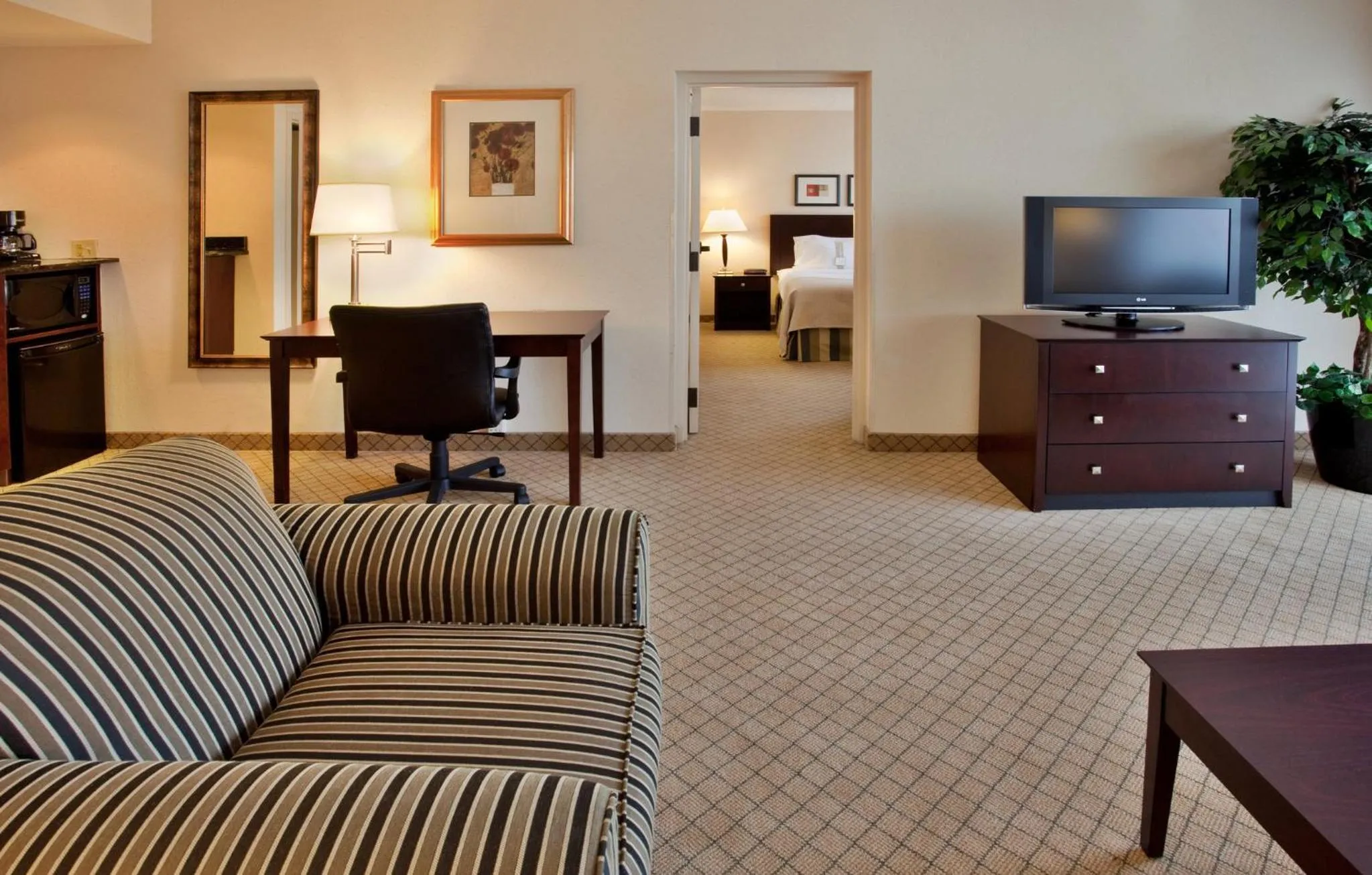 Photo of the whole room in Holiday Inn & Suites Springfield - I-44 by IHG