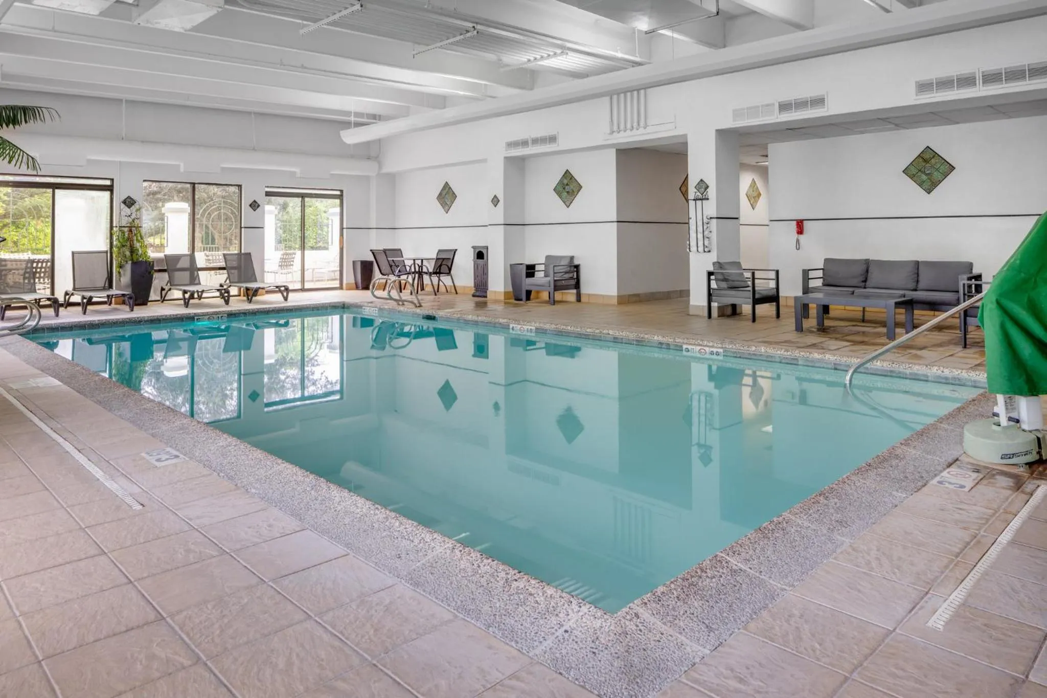 Swimming pool in Holiday Inn & Suites Springfield - I-44 by IHG