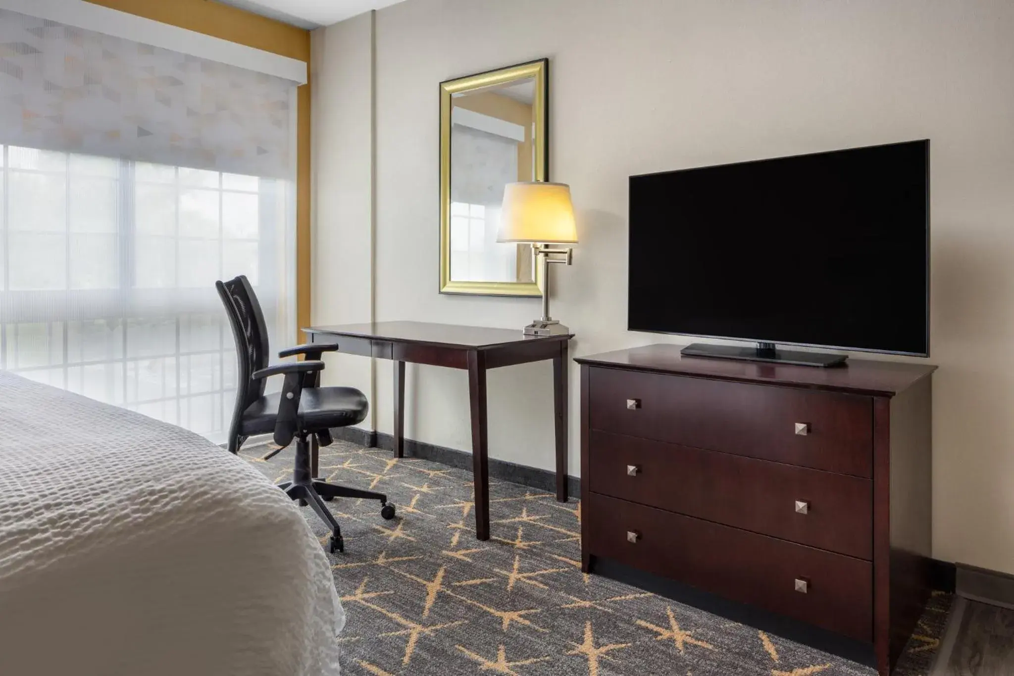 King Room - Disability Access in Holiday Inn & Suites Springfield - I-44 by IHG King Room - Disability Access in Holiday Inn & Suites Springfield - I-44 by IHG