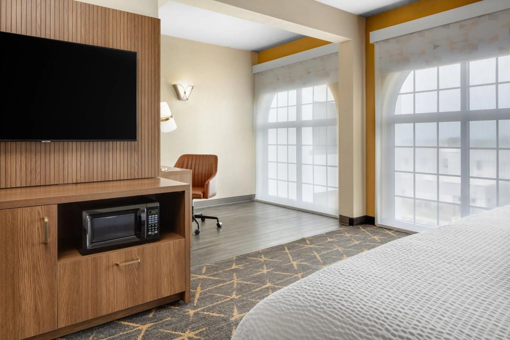 Photo of the whole room, Bed in Holiday Inn & Suites Springfield - I-44 by IHG