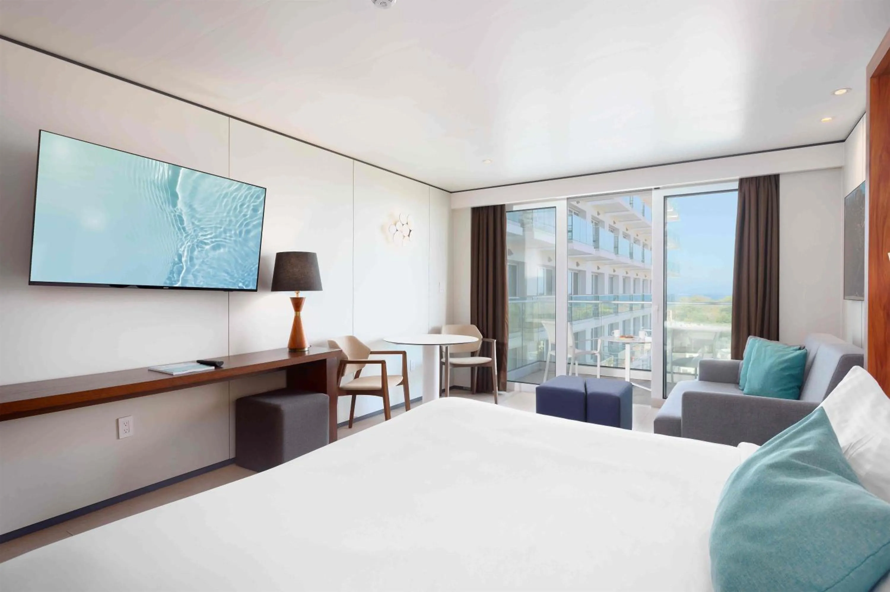 Bedroom, Bed in Sonesta Maho Beach All Inclusive Resort Casino & Spa