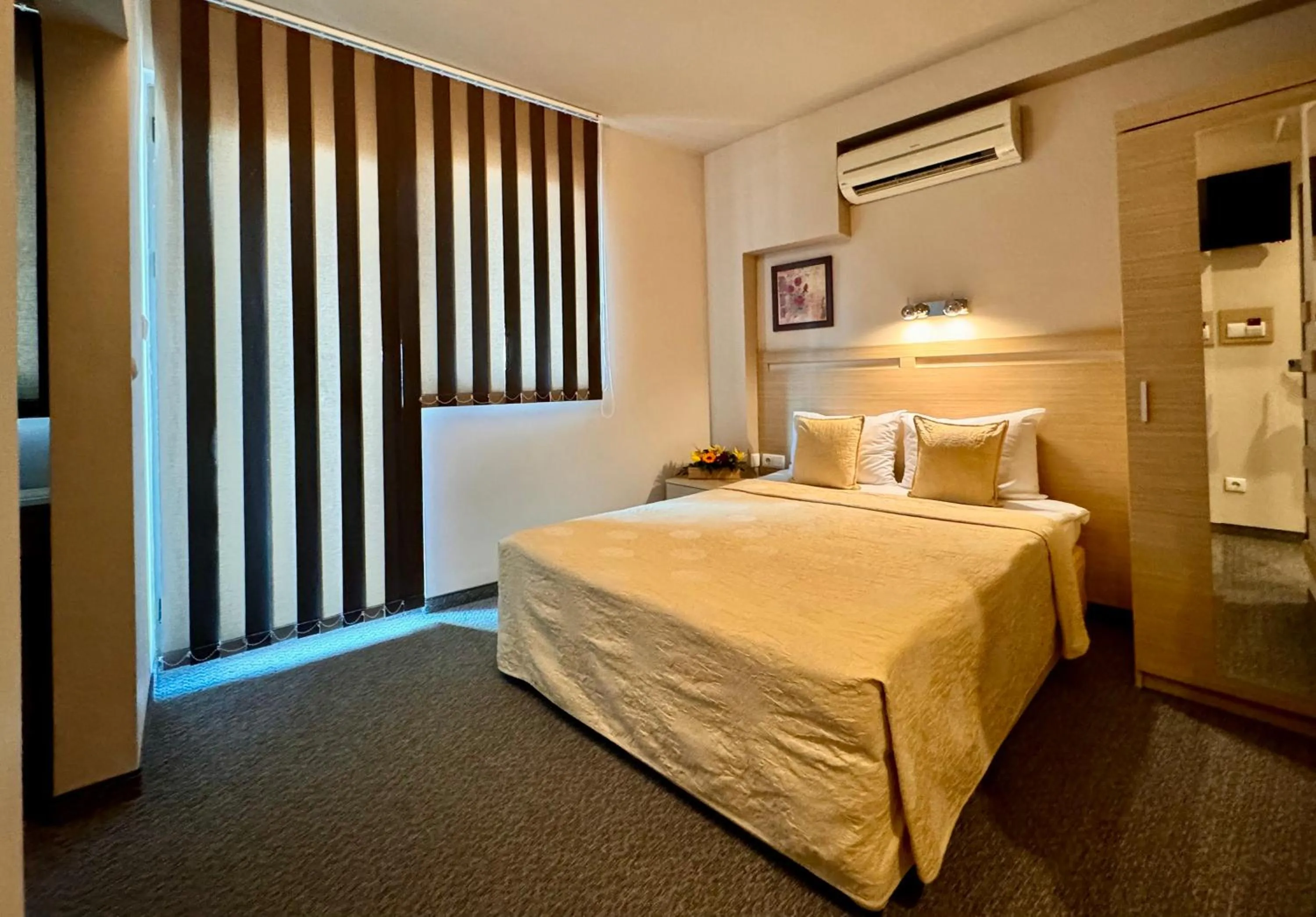 Bedroom, Bed in Expo Hotel
