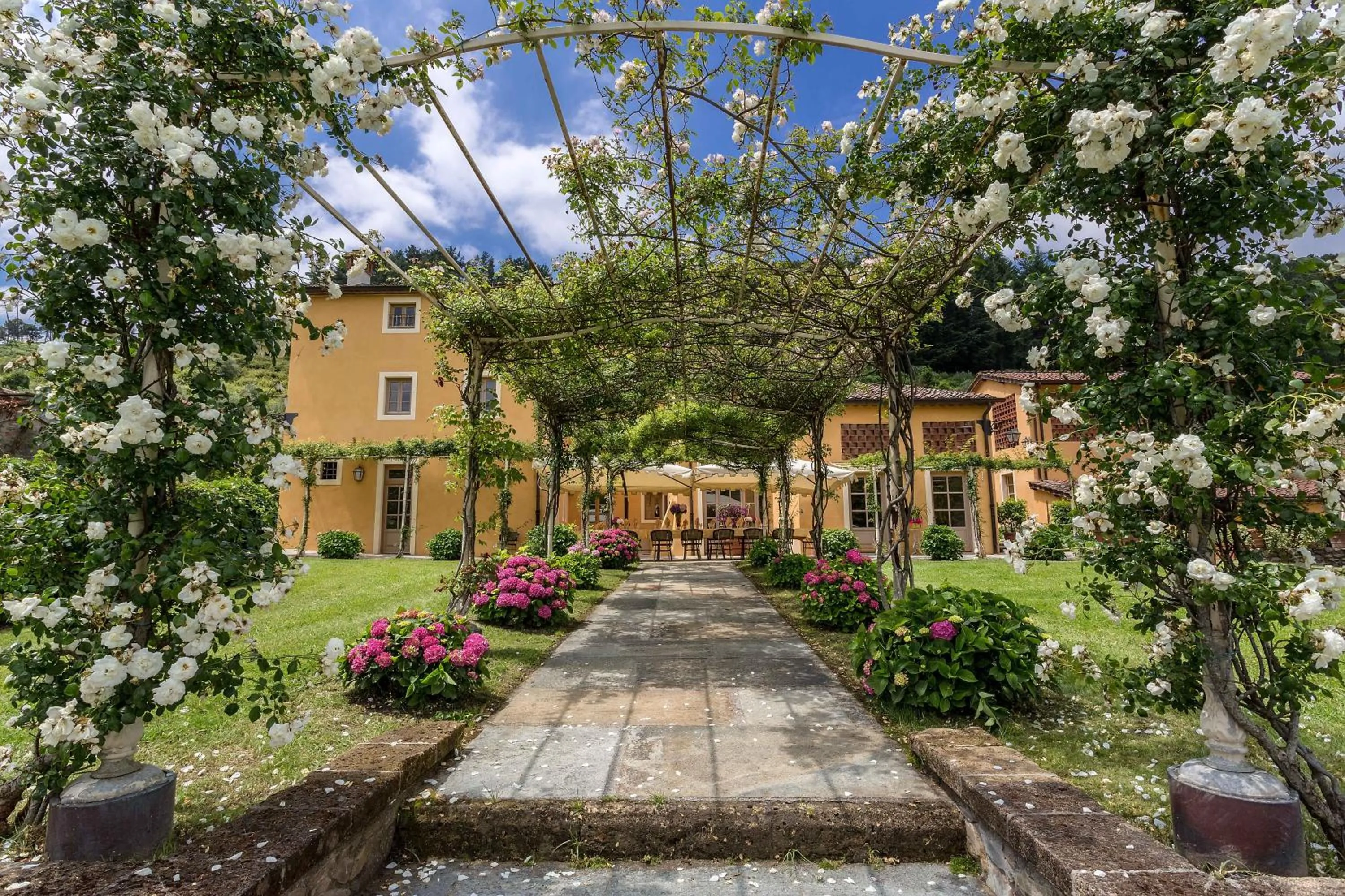 Garden in Coselli's luxury Villas