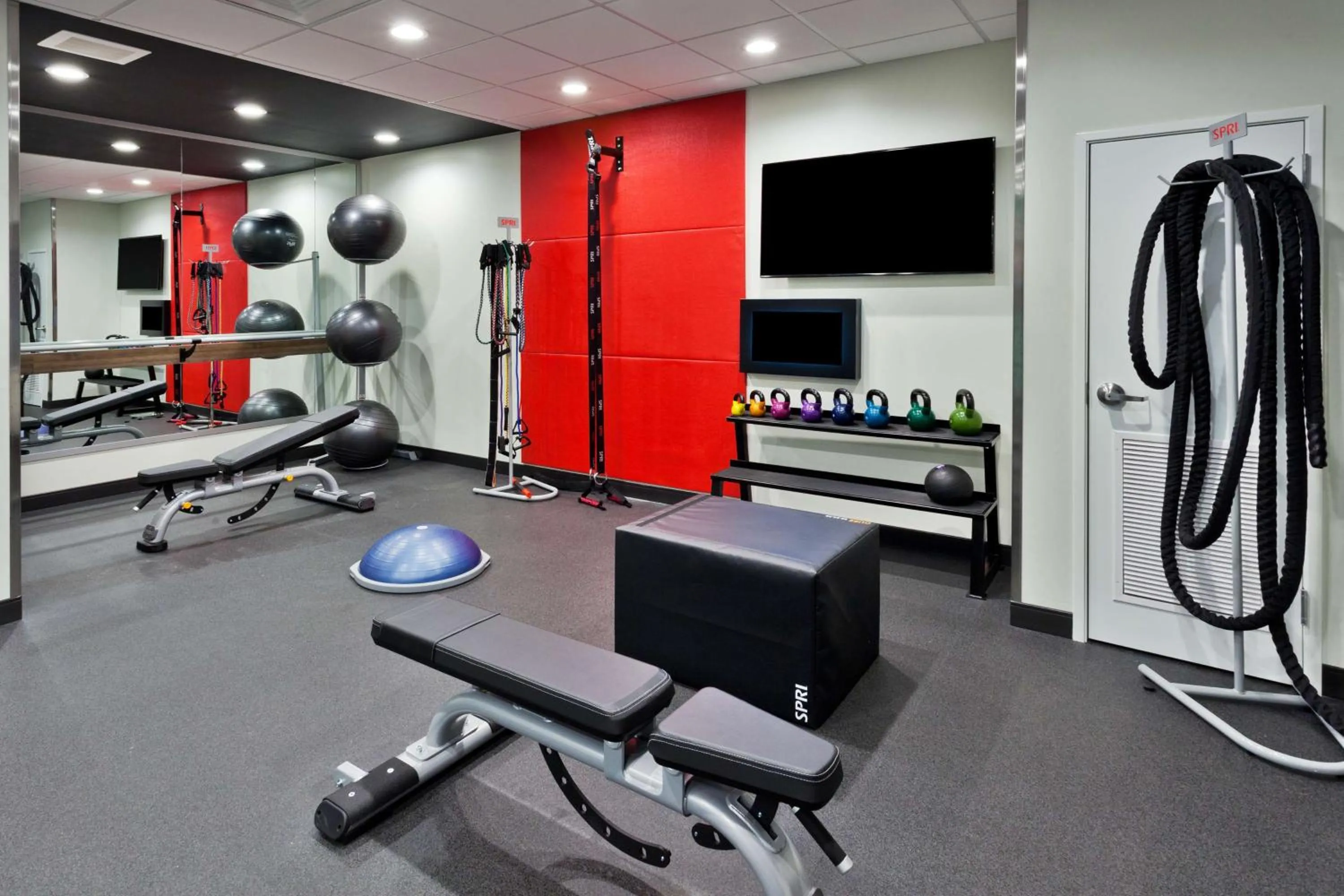 Fitness centre/facilities in Tru by Hilton Auburn
