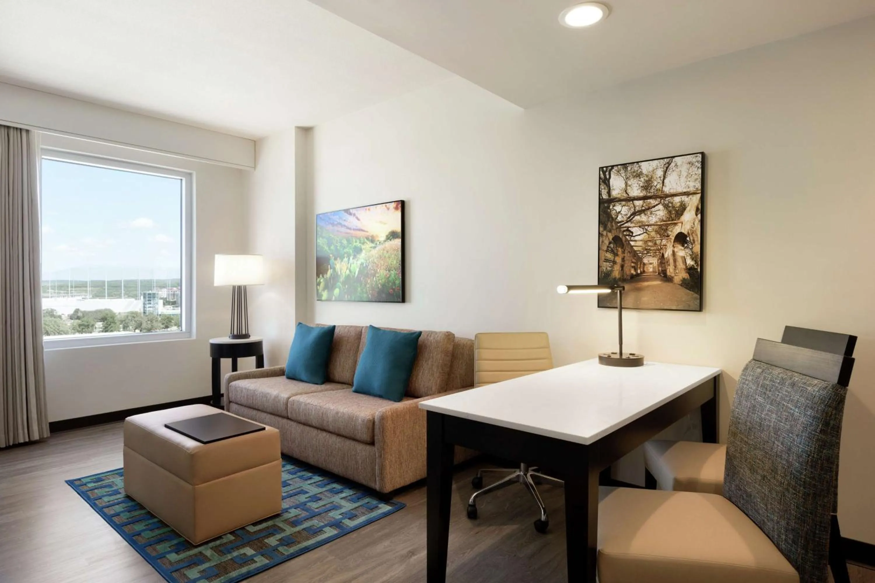 Bedroom in Embassy Suites By Hilton San Antonio Landmark