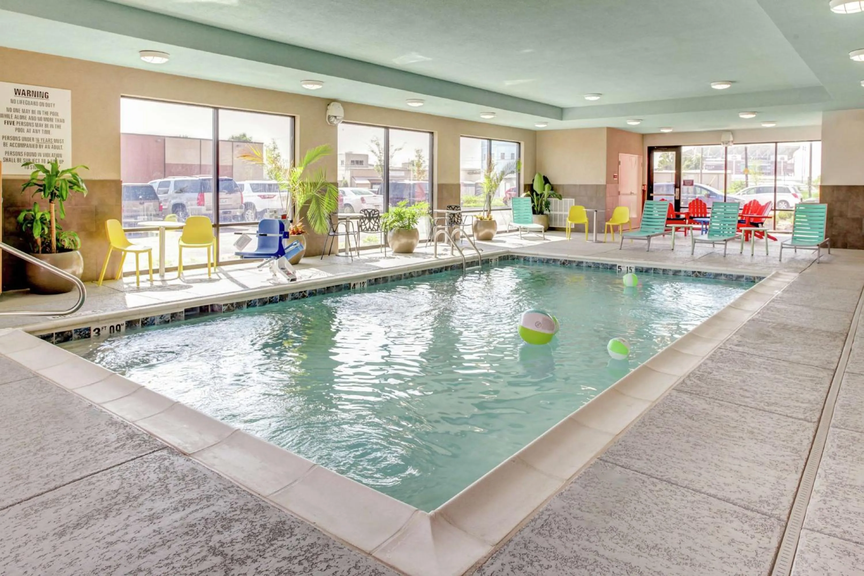 Pool view in Home2 Suites By Hilton Louisville Airport Expo Center