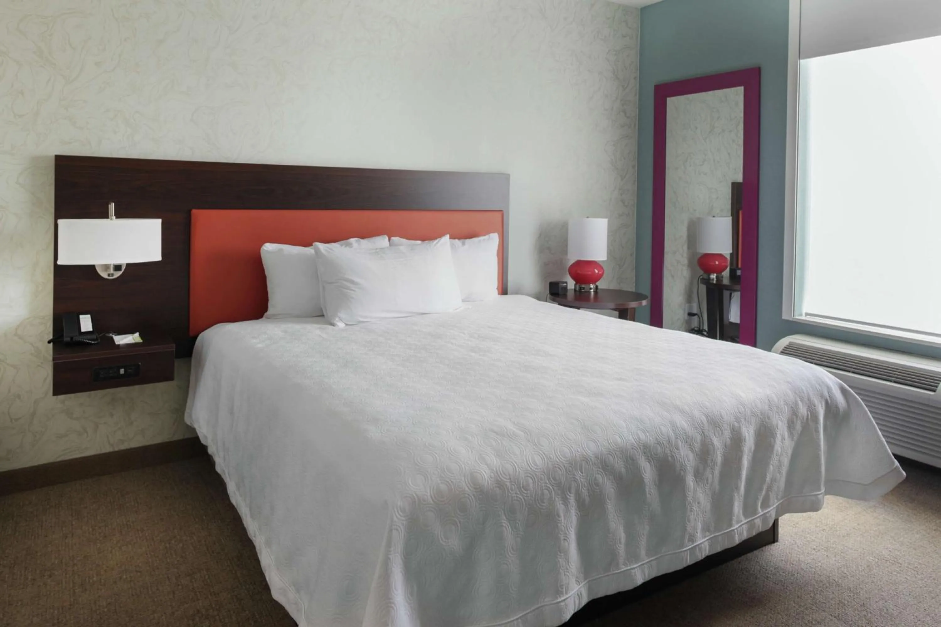 Bed in Home2 Suites By Hilton Louisville Airport Expo Center