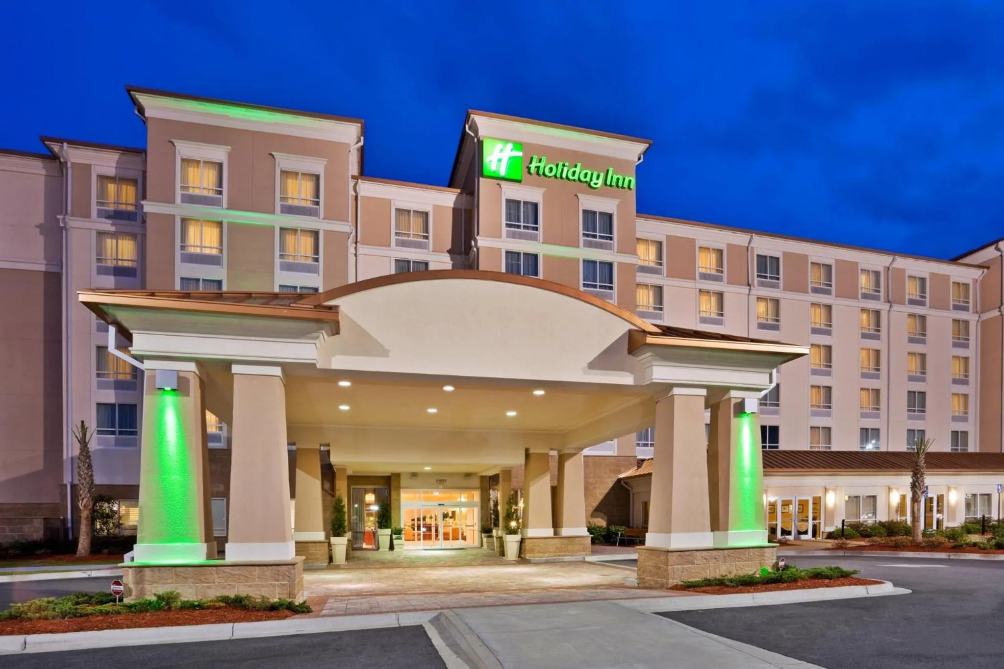 Property building in Holiday Inn Valdosta Conference Center by IHG