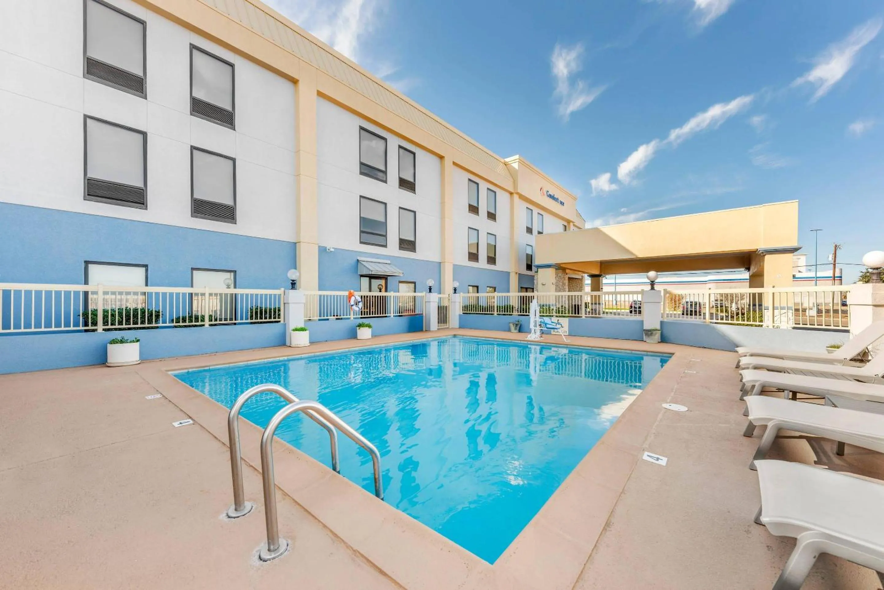 Swimming pool in Comfort Inn - Killeen near Fort Hood