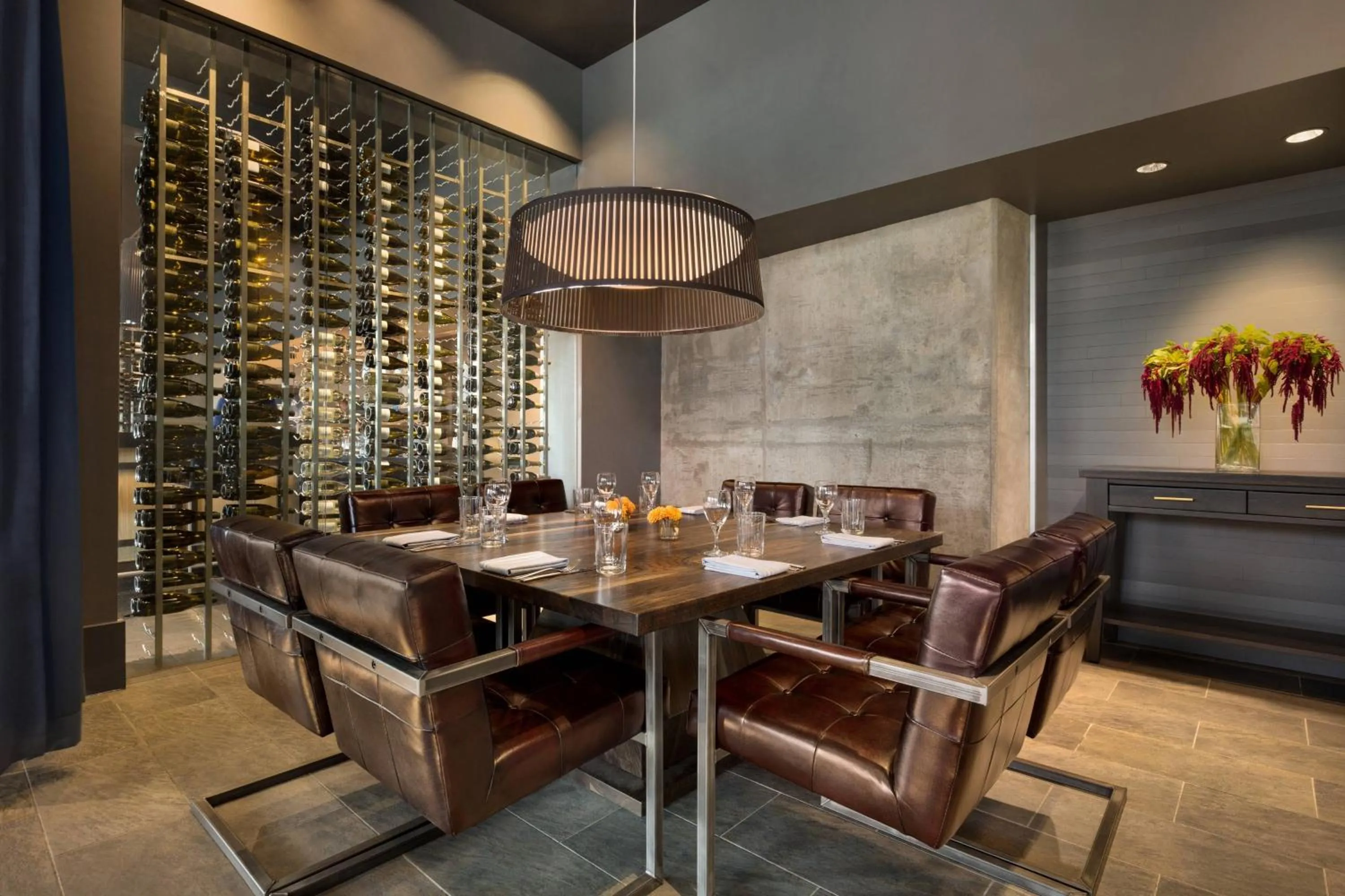 Restaurant/places to eat in Twelve Downtown, Autograph Collection