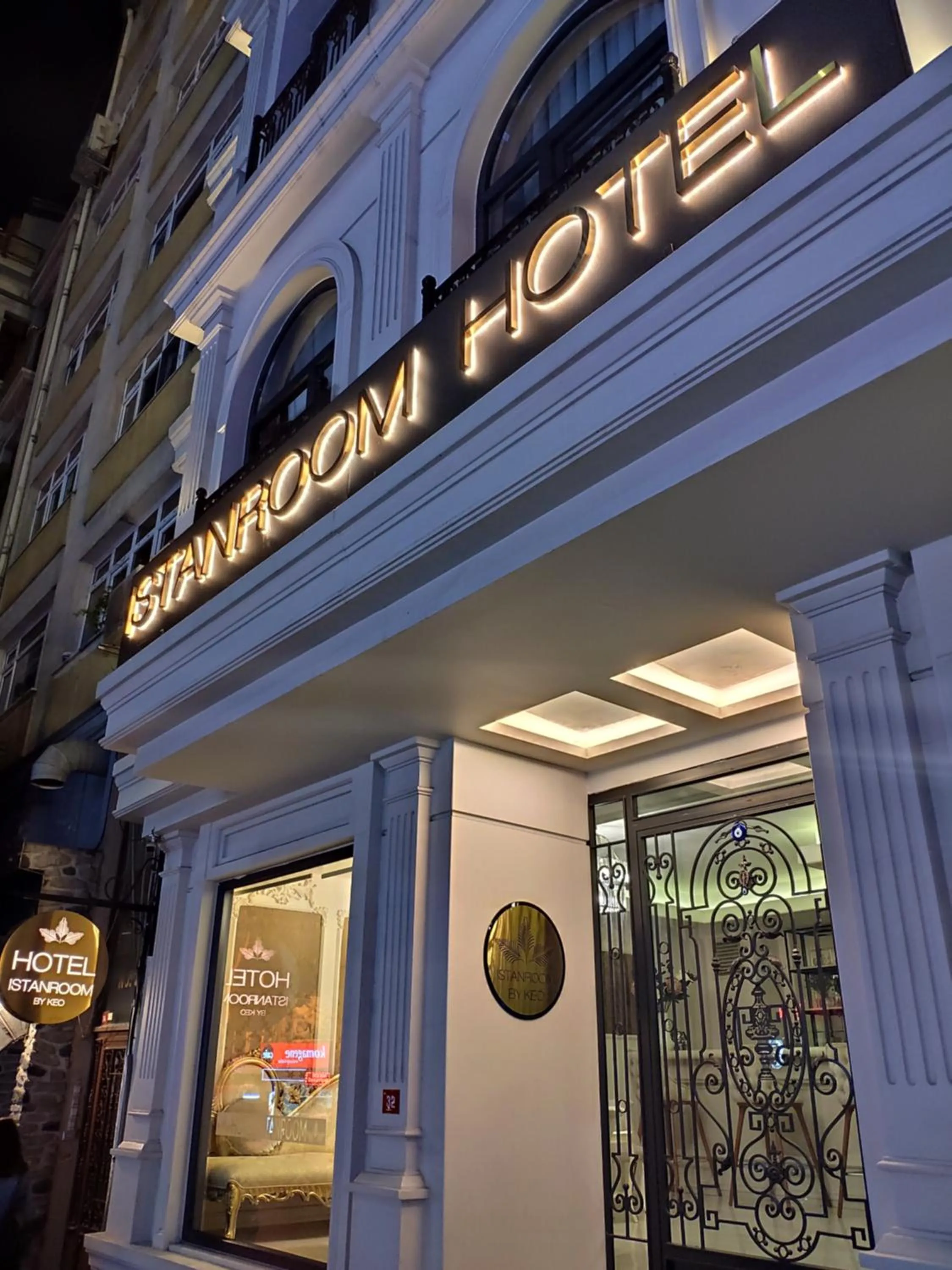 Facade/entrance in Istanroom by Keo