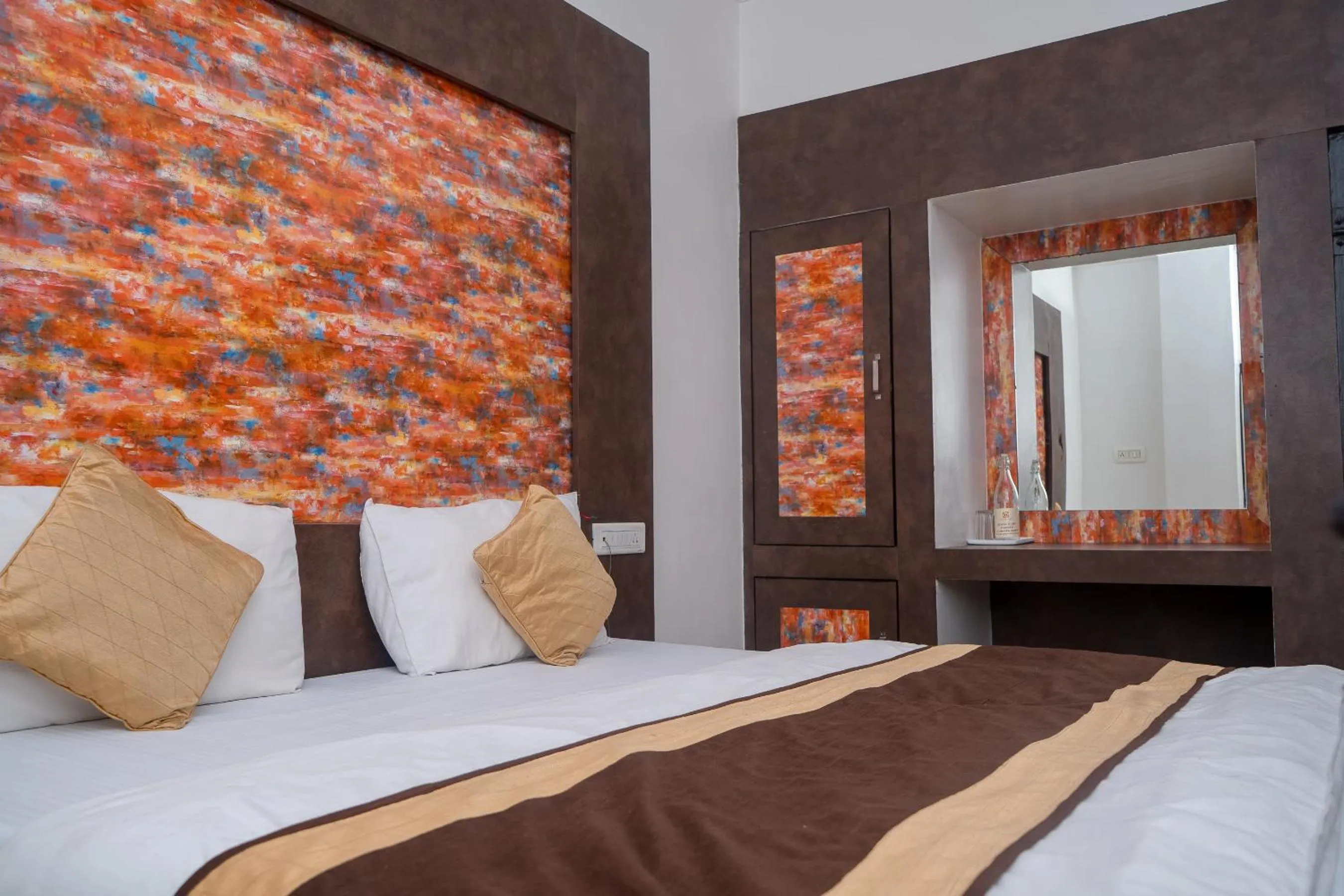 wardrobe, Bed in Hotel Ruby