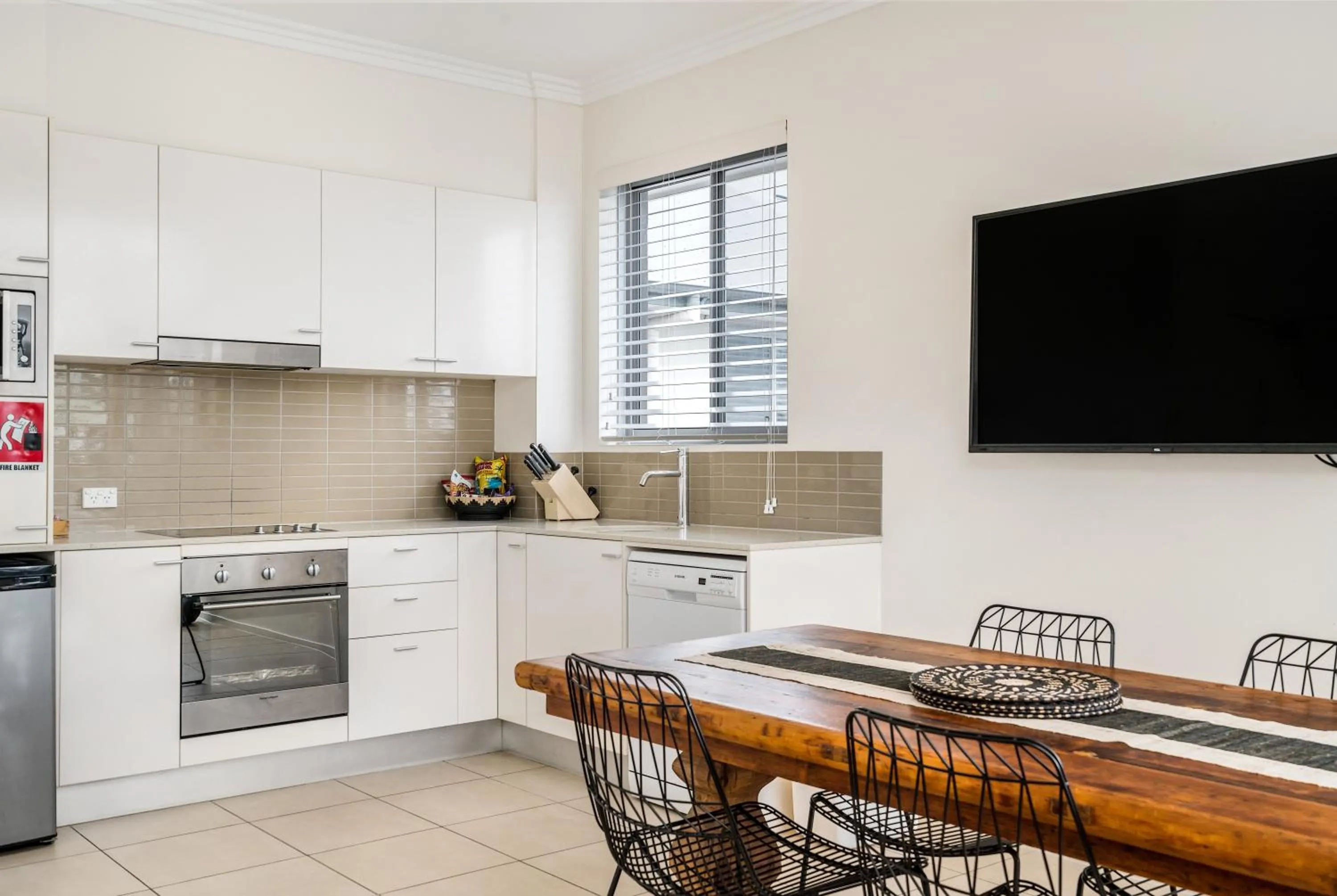 Kitchen or kitchenette in Byron Bay Hotel and Apartments