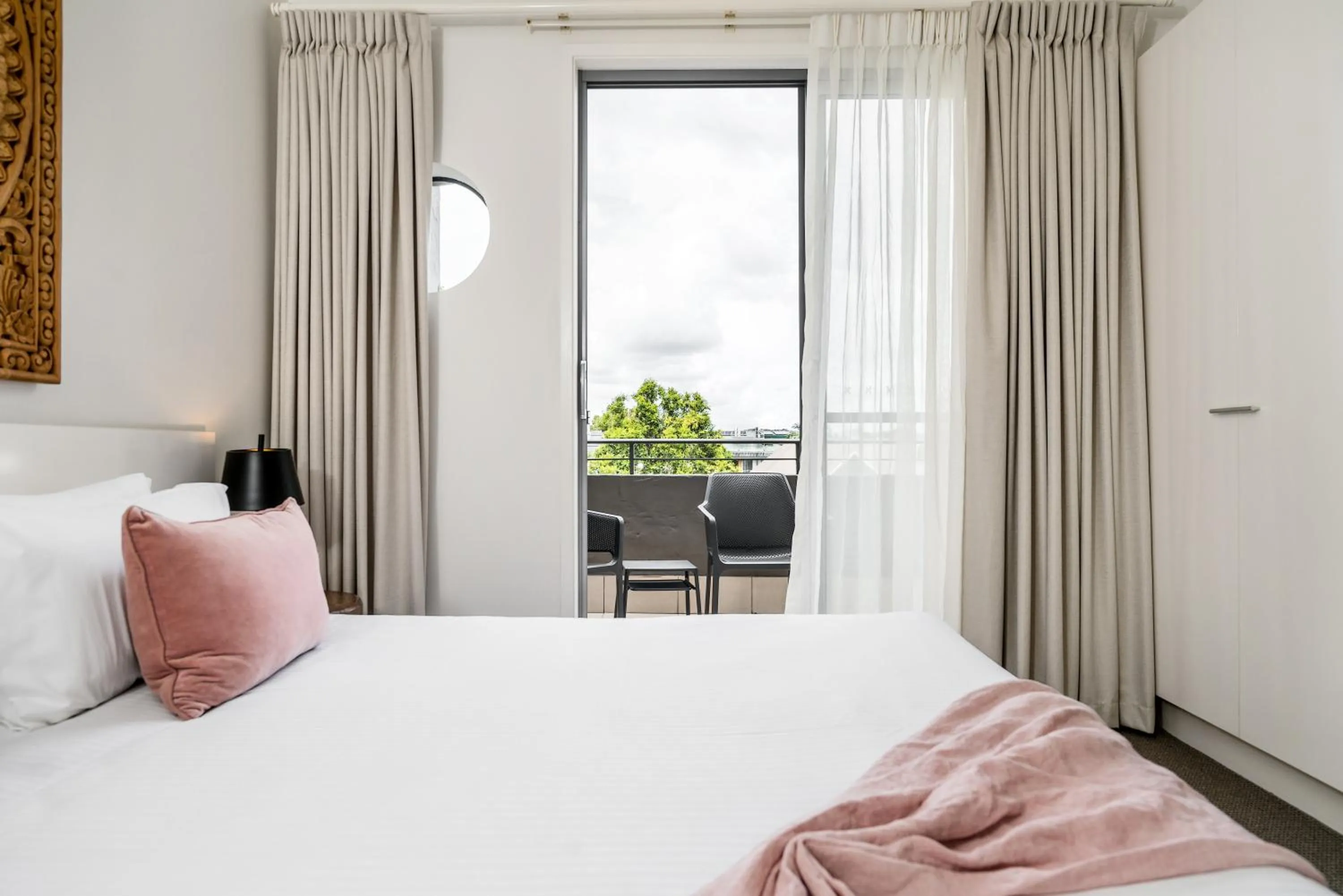 Bedroom, Bed in Byron Bay Hotel and Apartments