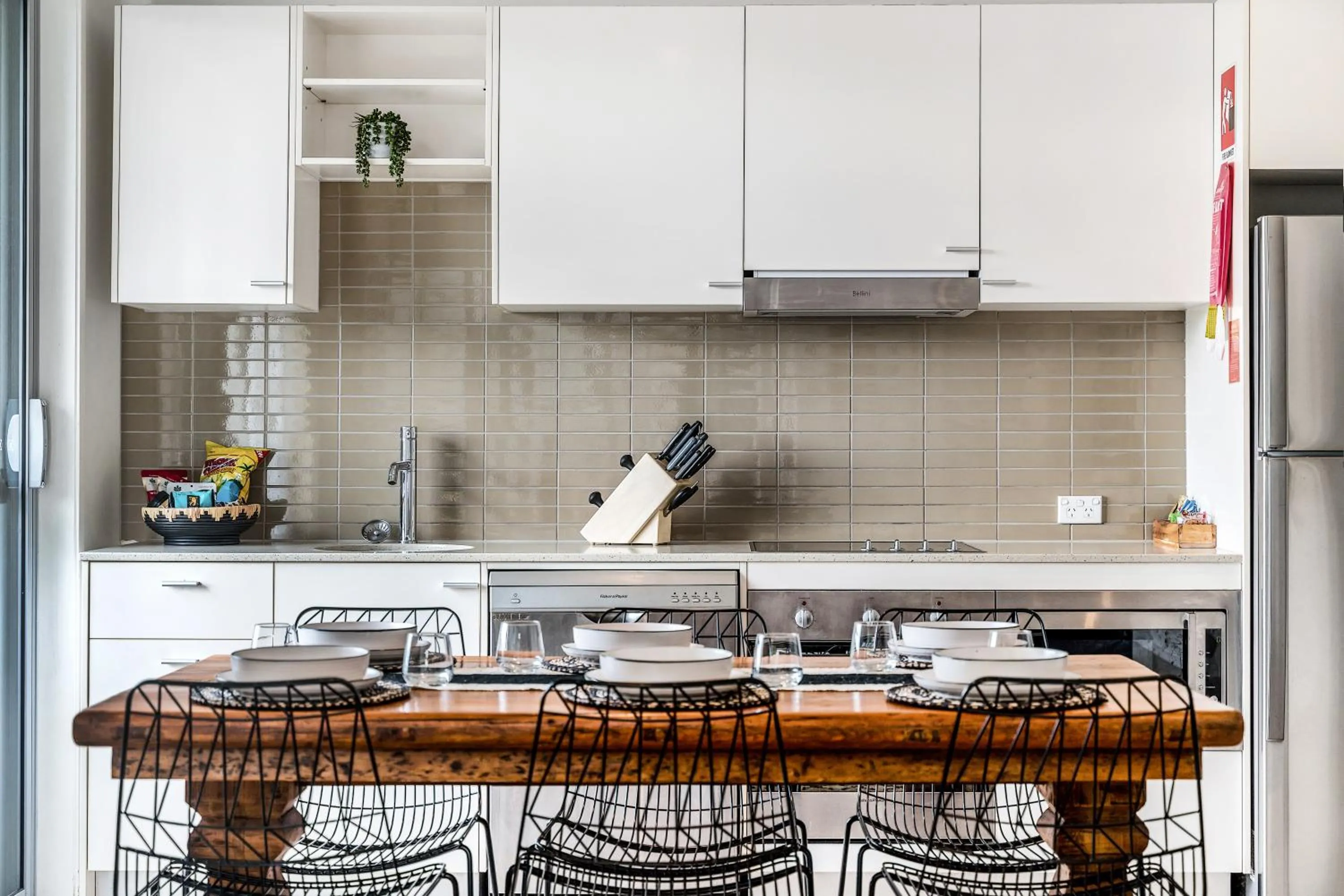 Kitchen or kitchenette in Byron Bay Hotel and Apartments