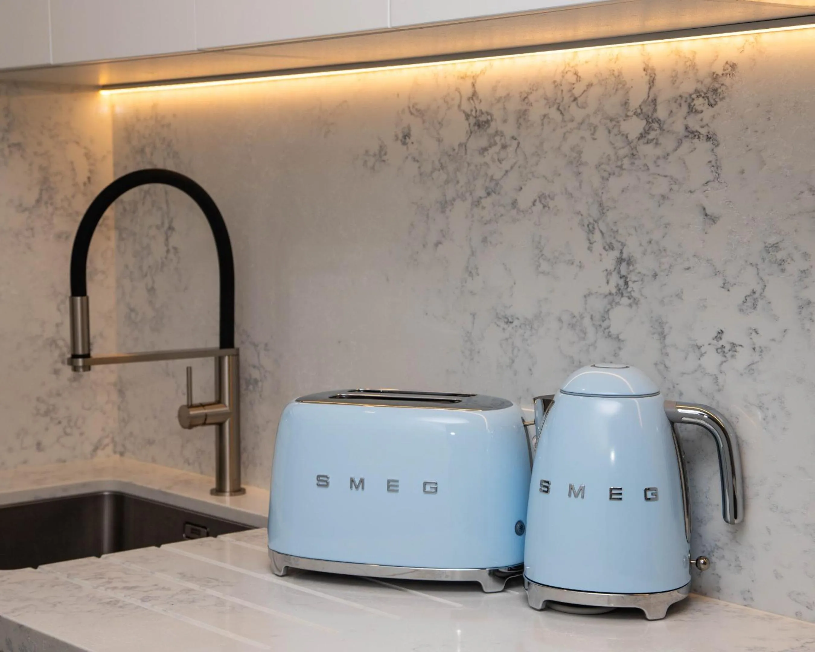 Coffee/tea facilities in Lennox Holiday Apartments