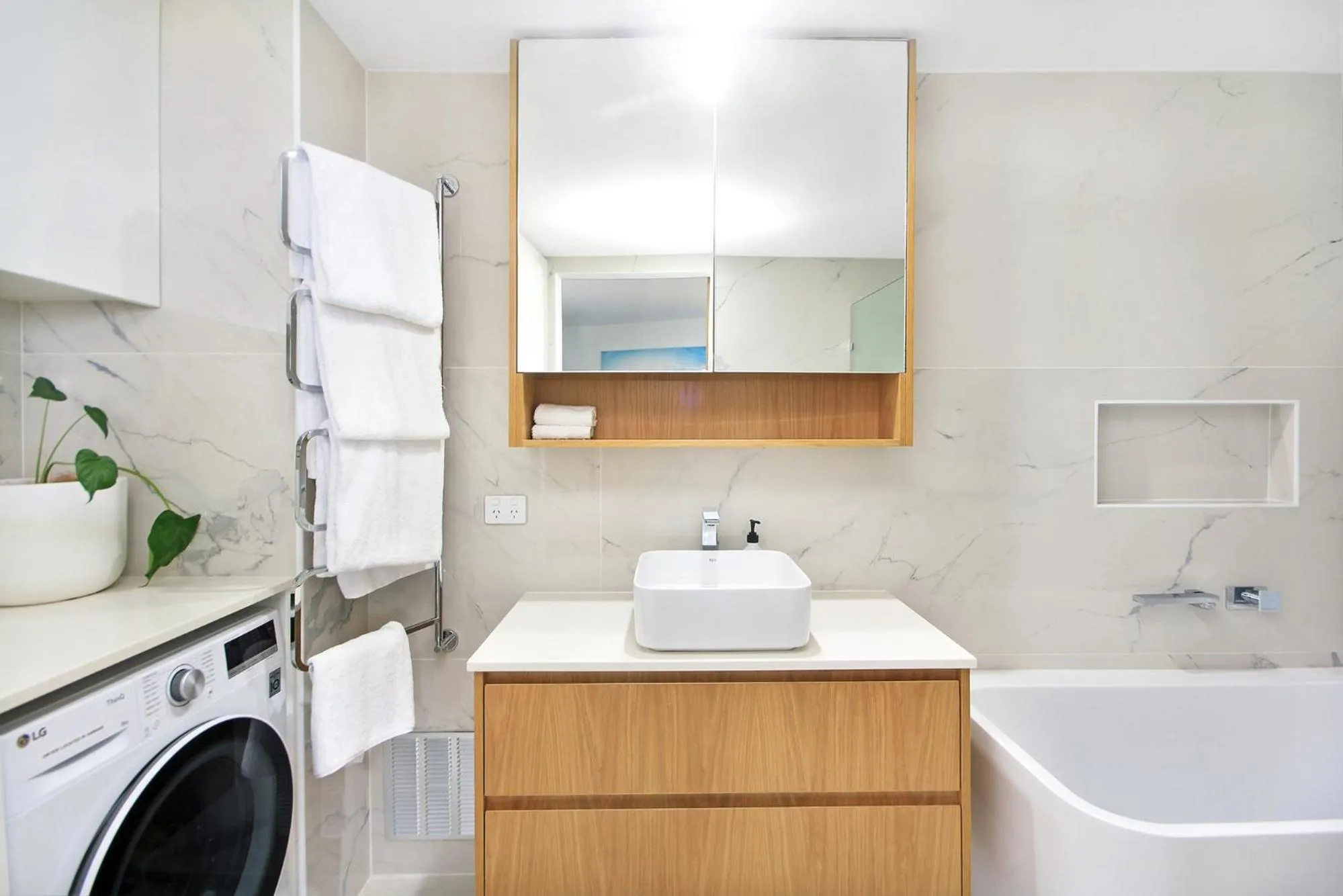Bathroom in Lennox Holiday Apartments