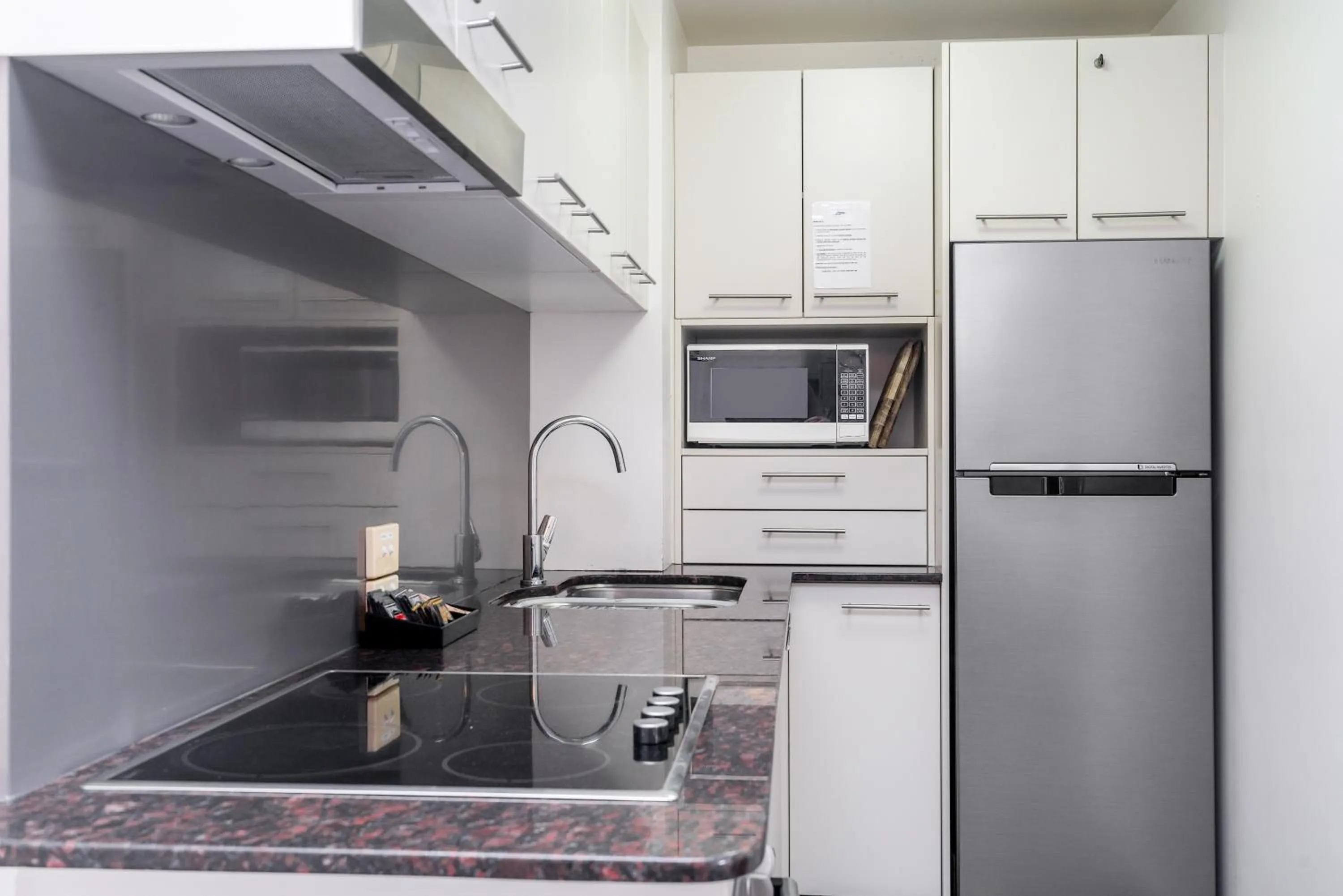 Kitchen or kitchenette in Lennox Holiday Apartments