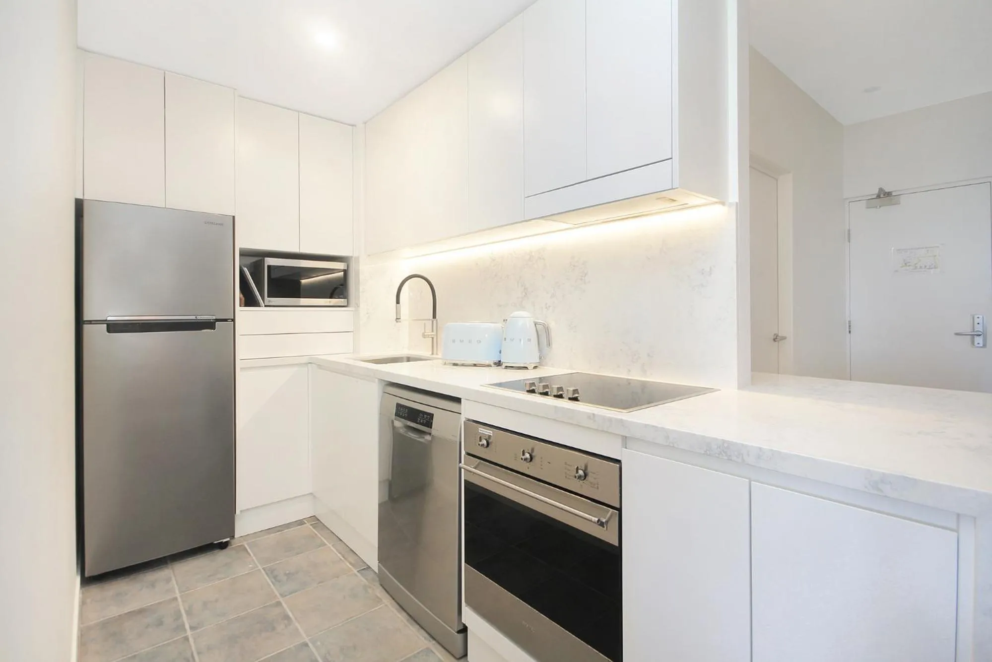 Kitchen or kitchenette in Lennox Holiday Apartments