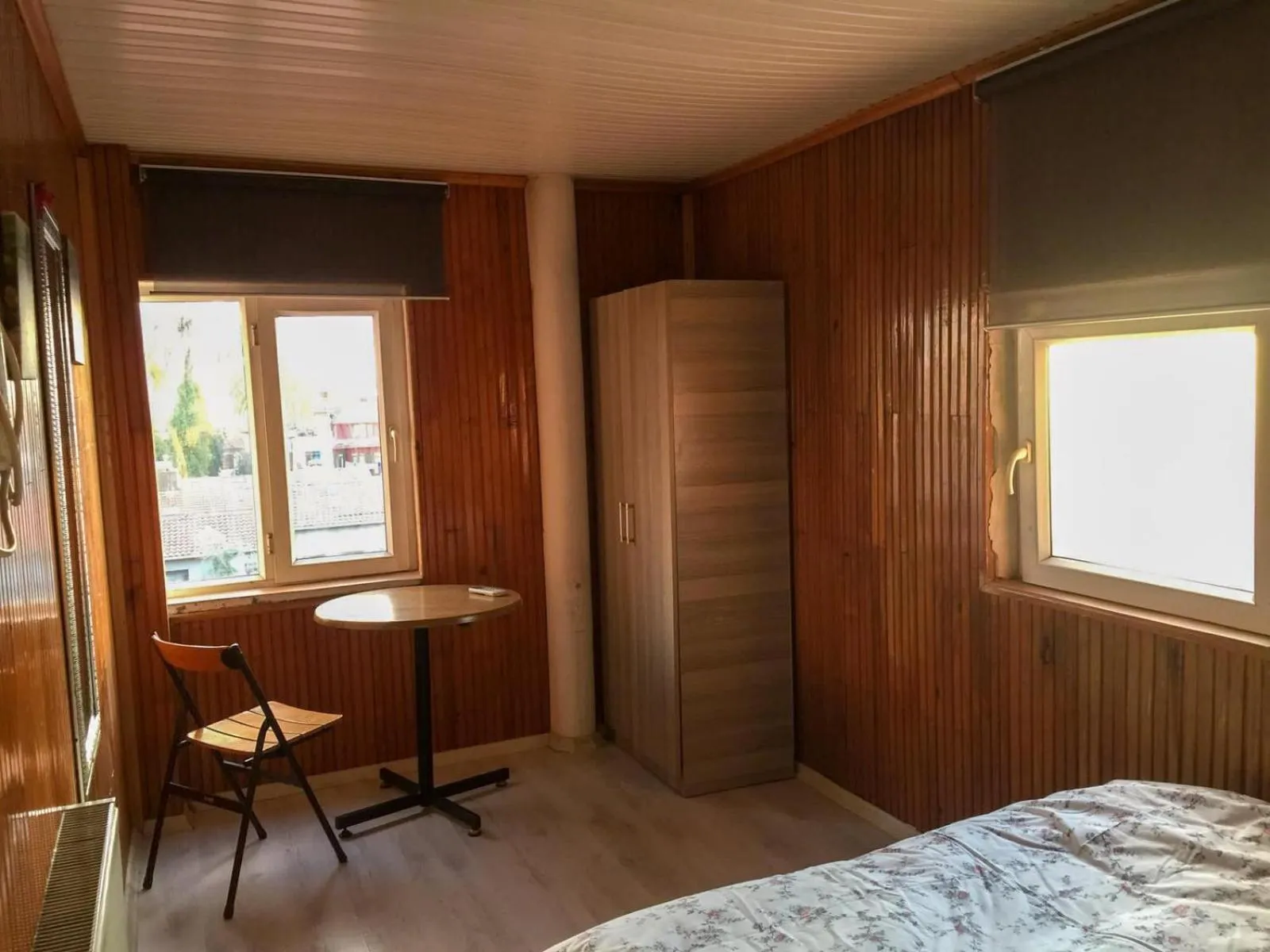 Seating area, Bed in Erkal Pension