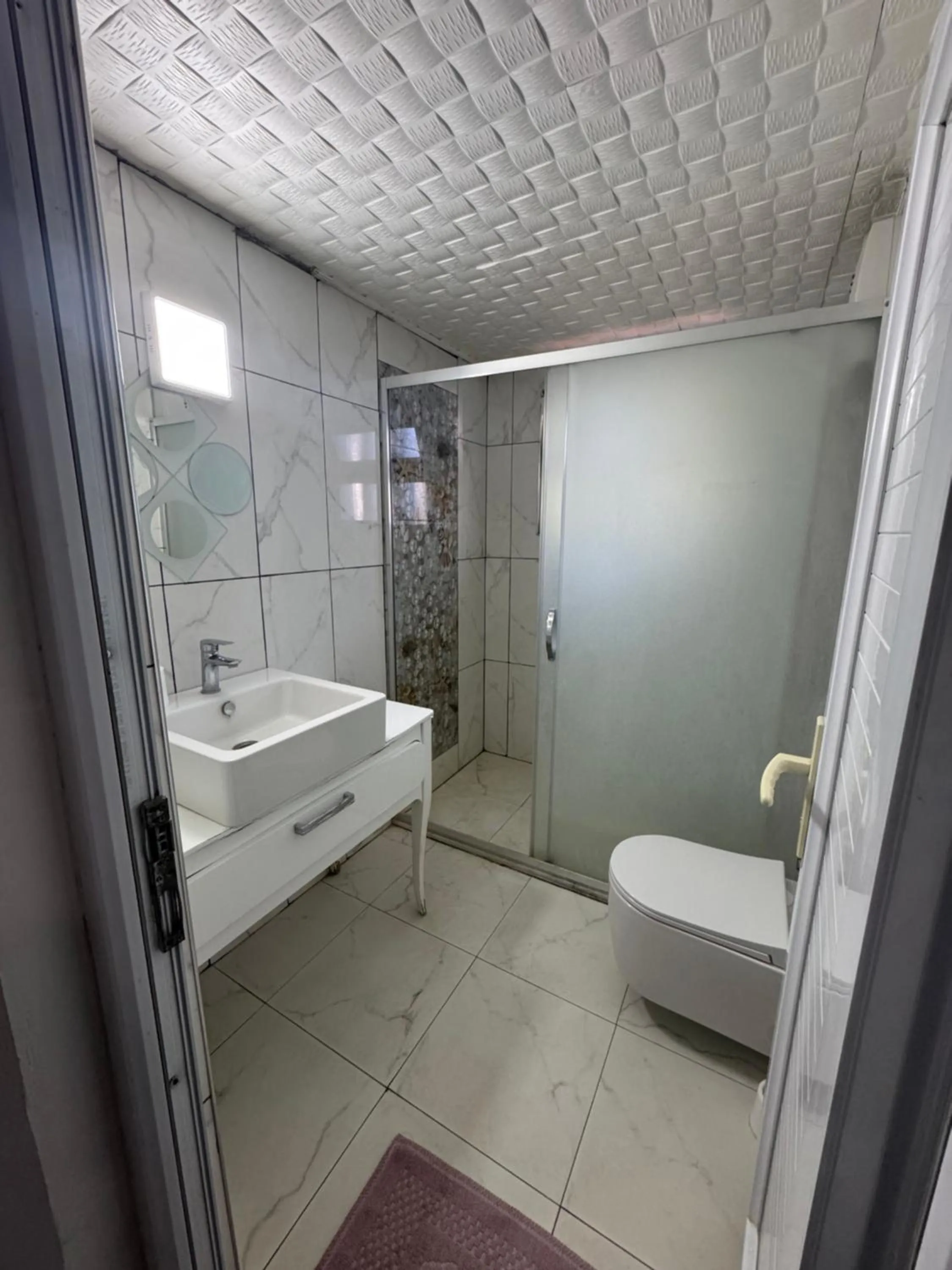 Bathroom in Erkal Pension