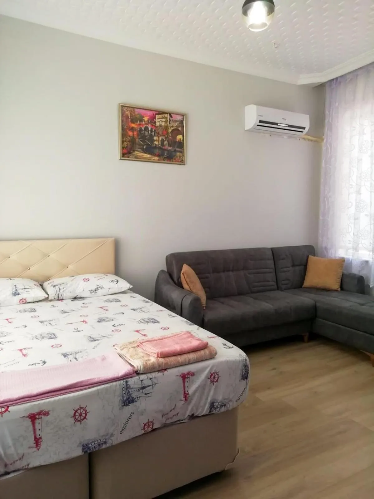 Seating area, Bed in Erkal Pension