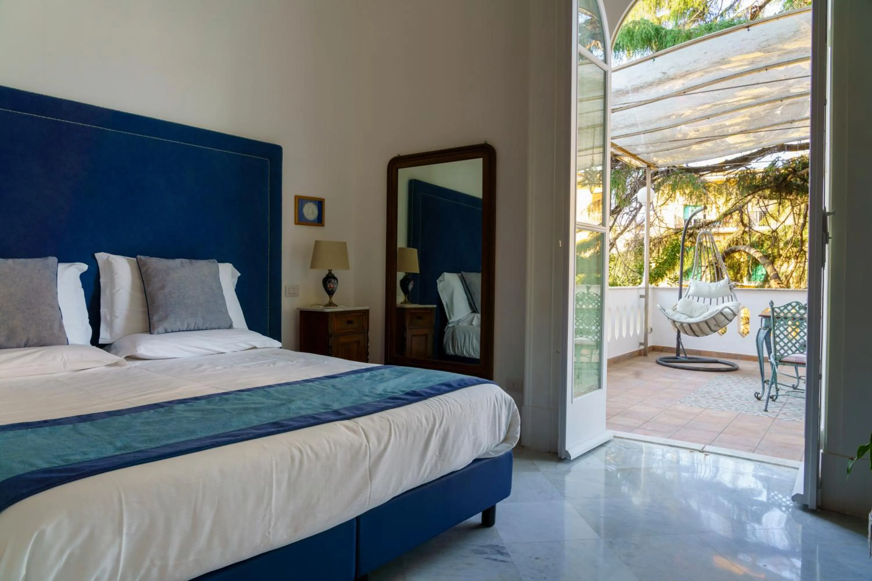 Photo of the whole room, Bed in Villa Manning Relais