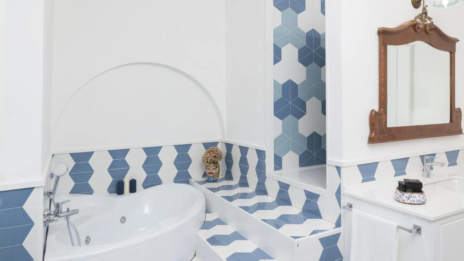 Hot Tub in Villa Manning Relais