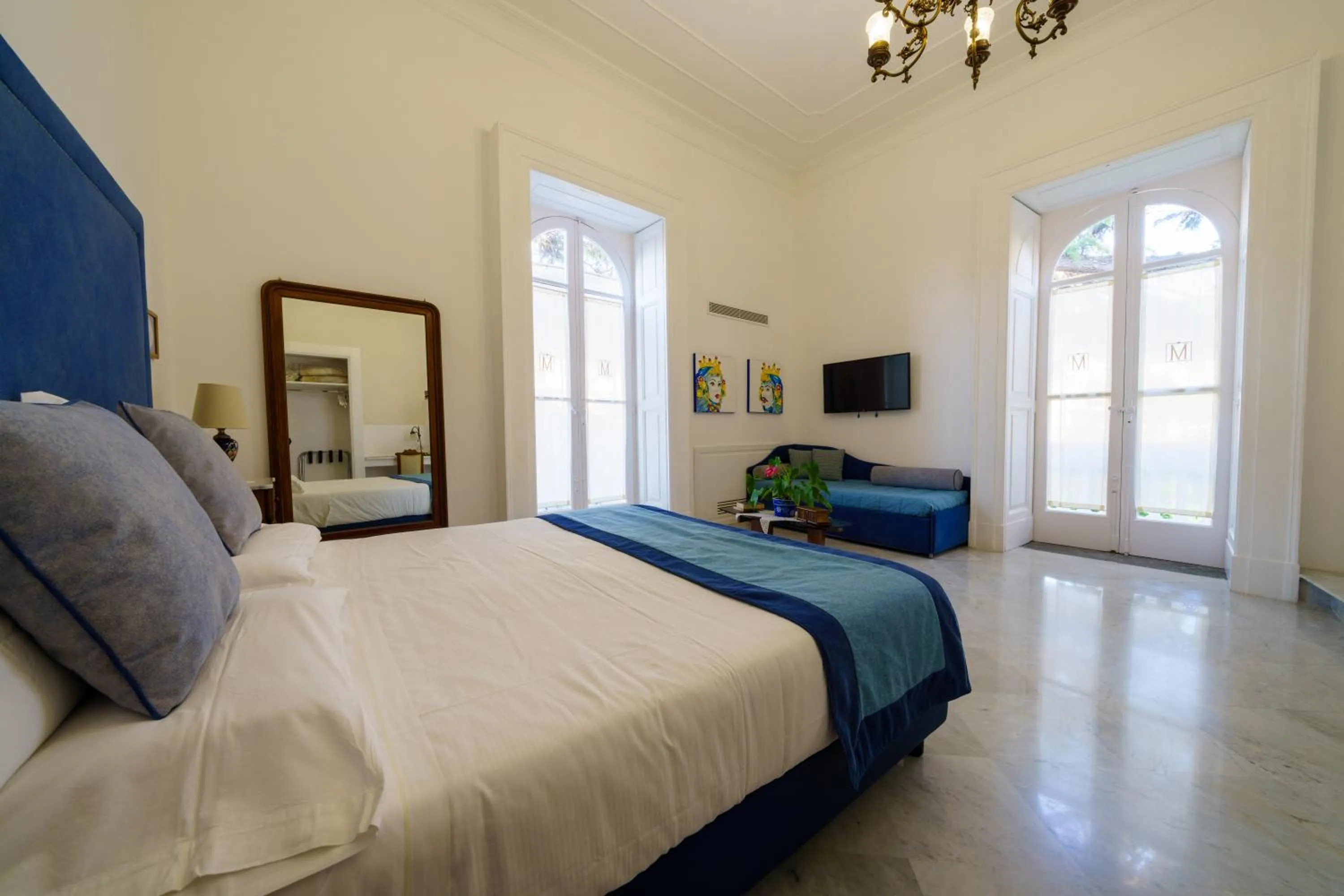 Photo of the whole room, Bed in Villa Manning Relais