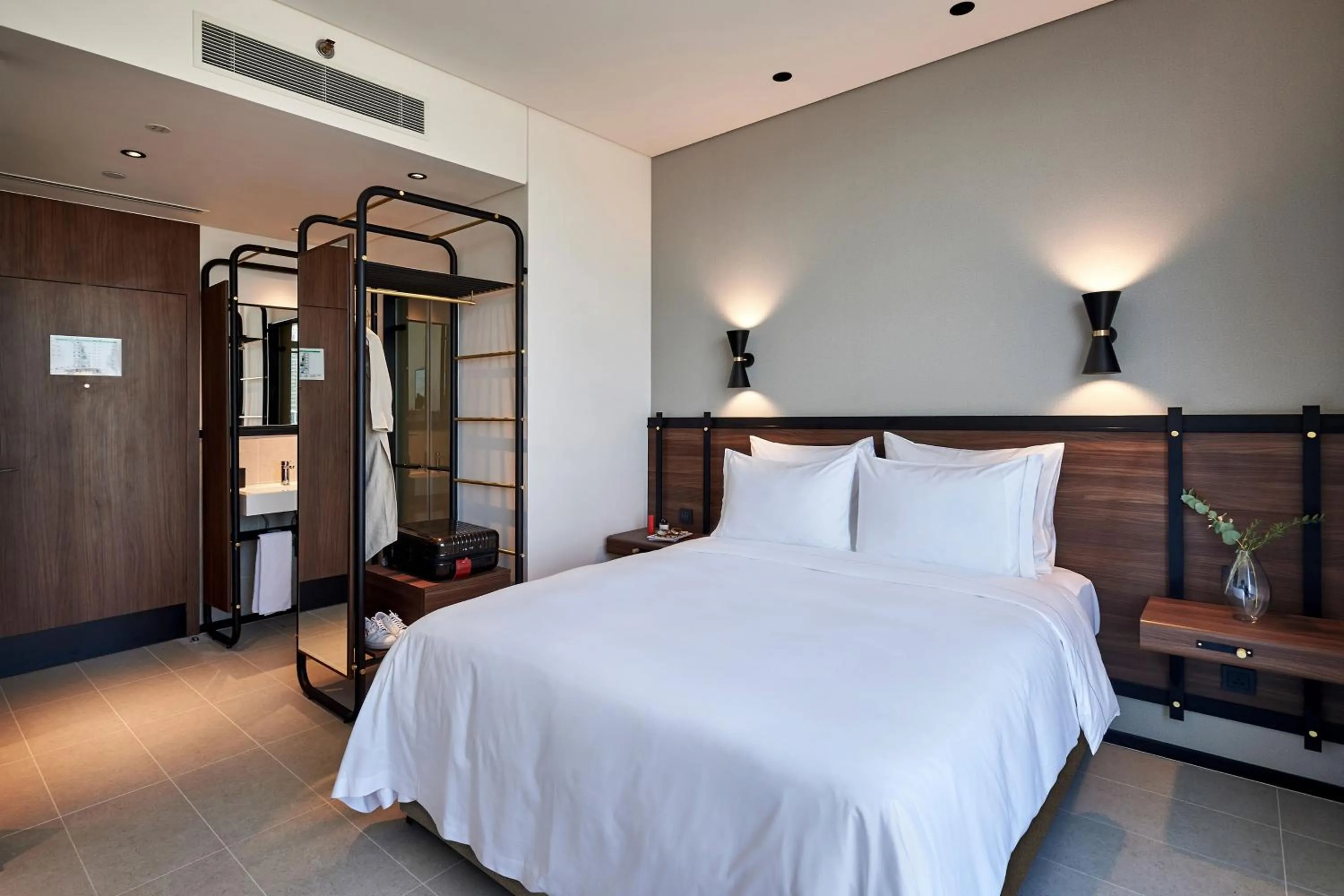 Bedroom, Bed in FORM Hotel Al Jaddaf, Dubai, a Member of Design Hotels
